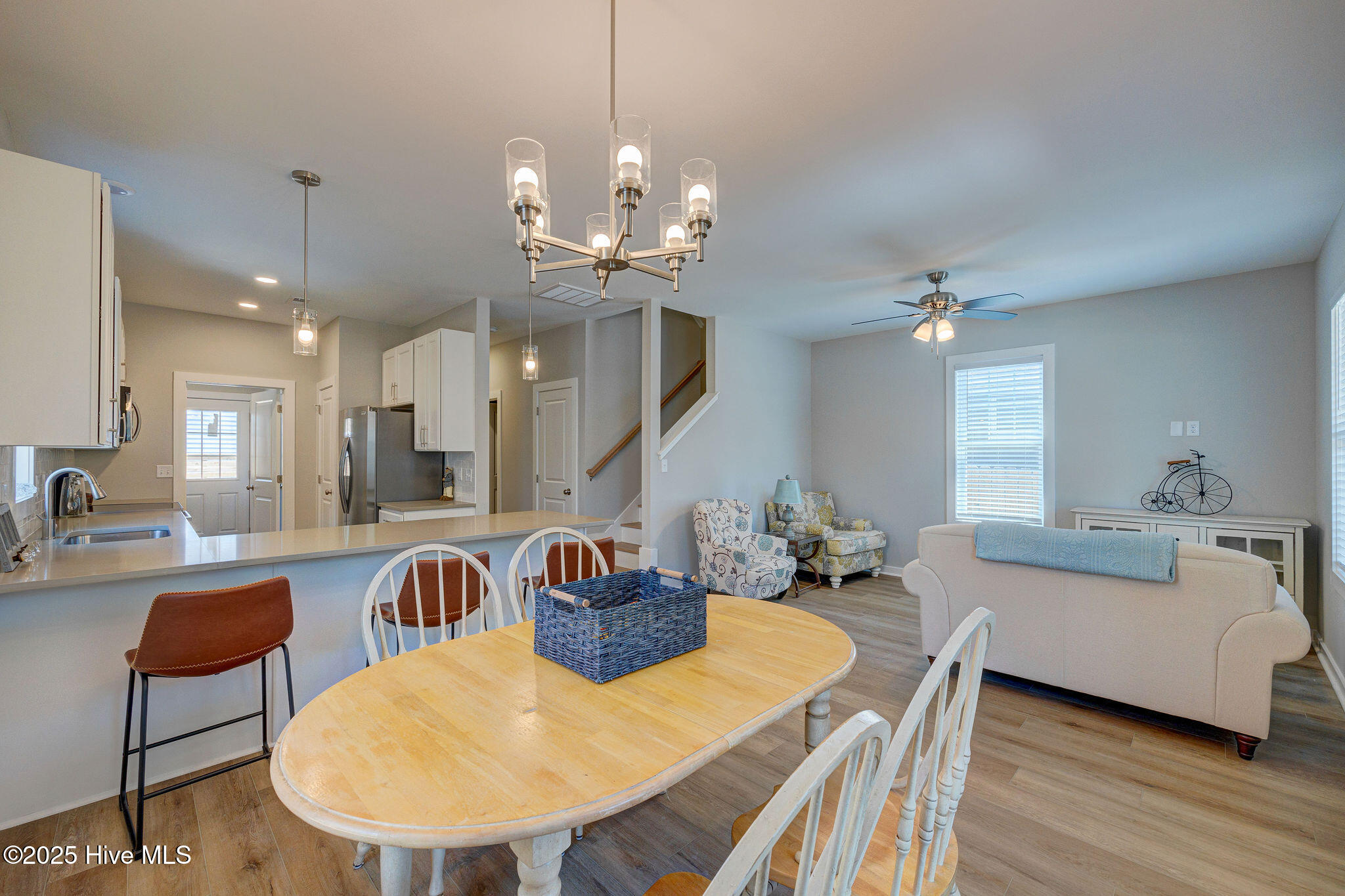 100527296 | Photo 14