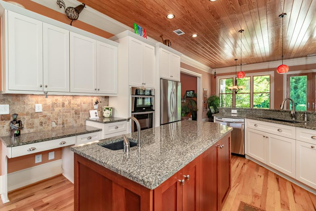 Kitchen - Island & Custom Cabinets