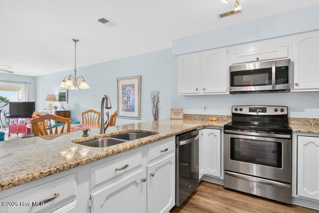 100541070 | Photo 12