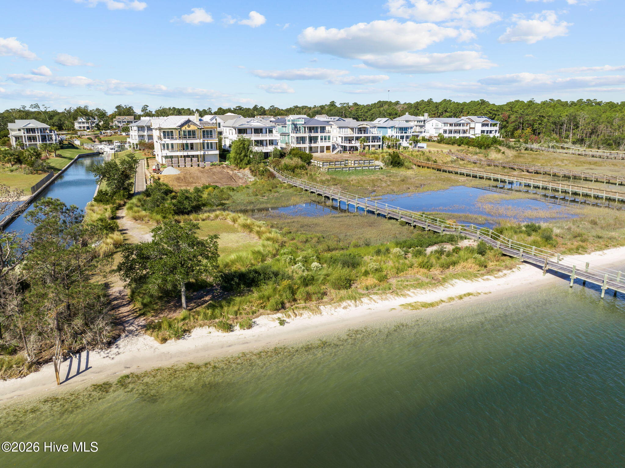 100561324 | Photo 50