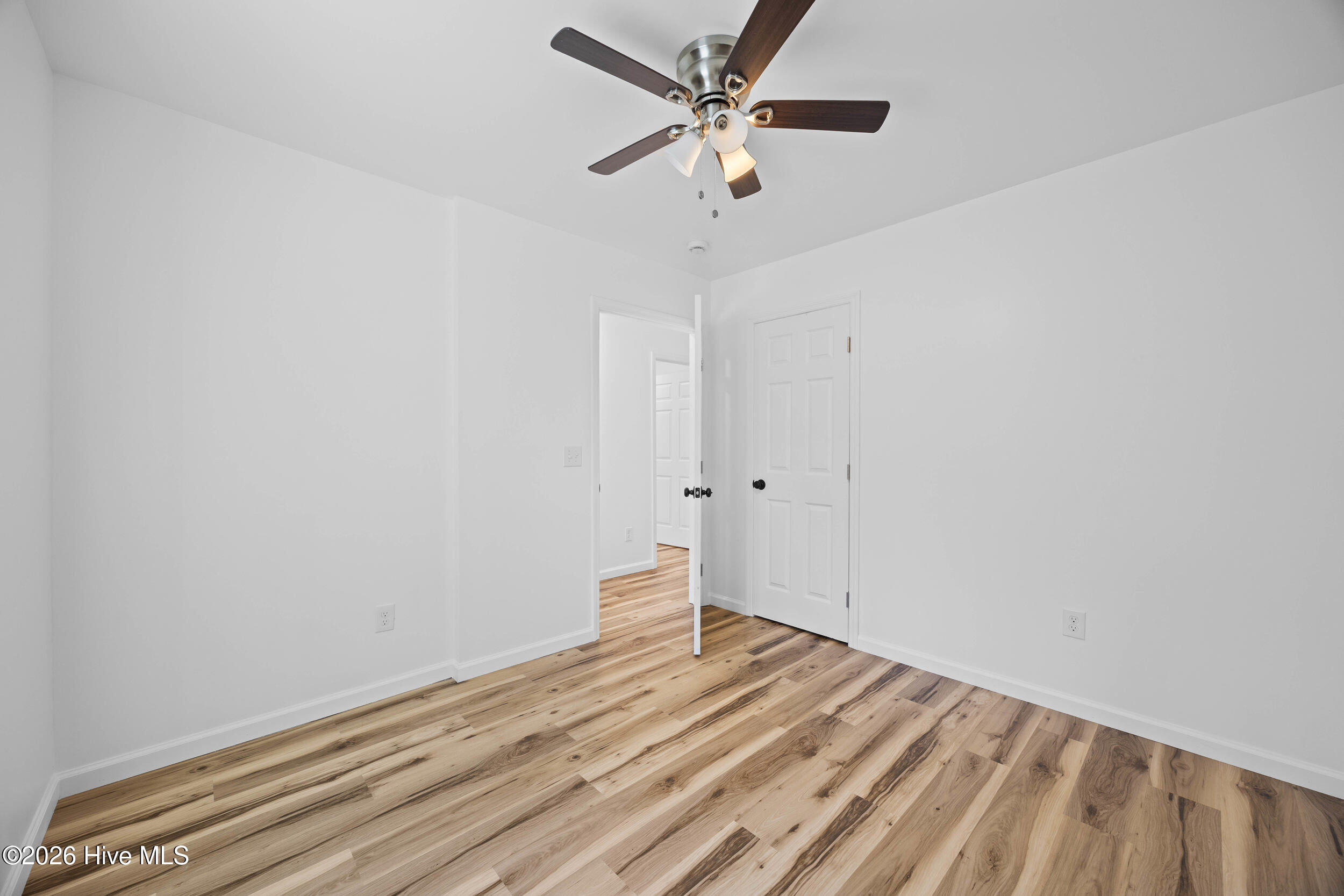 100561375 | Photo 19