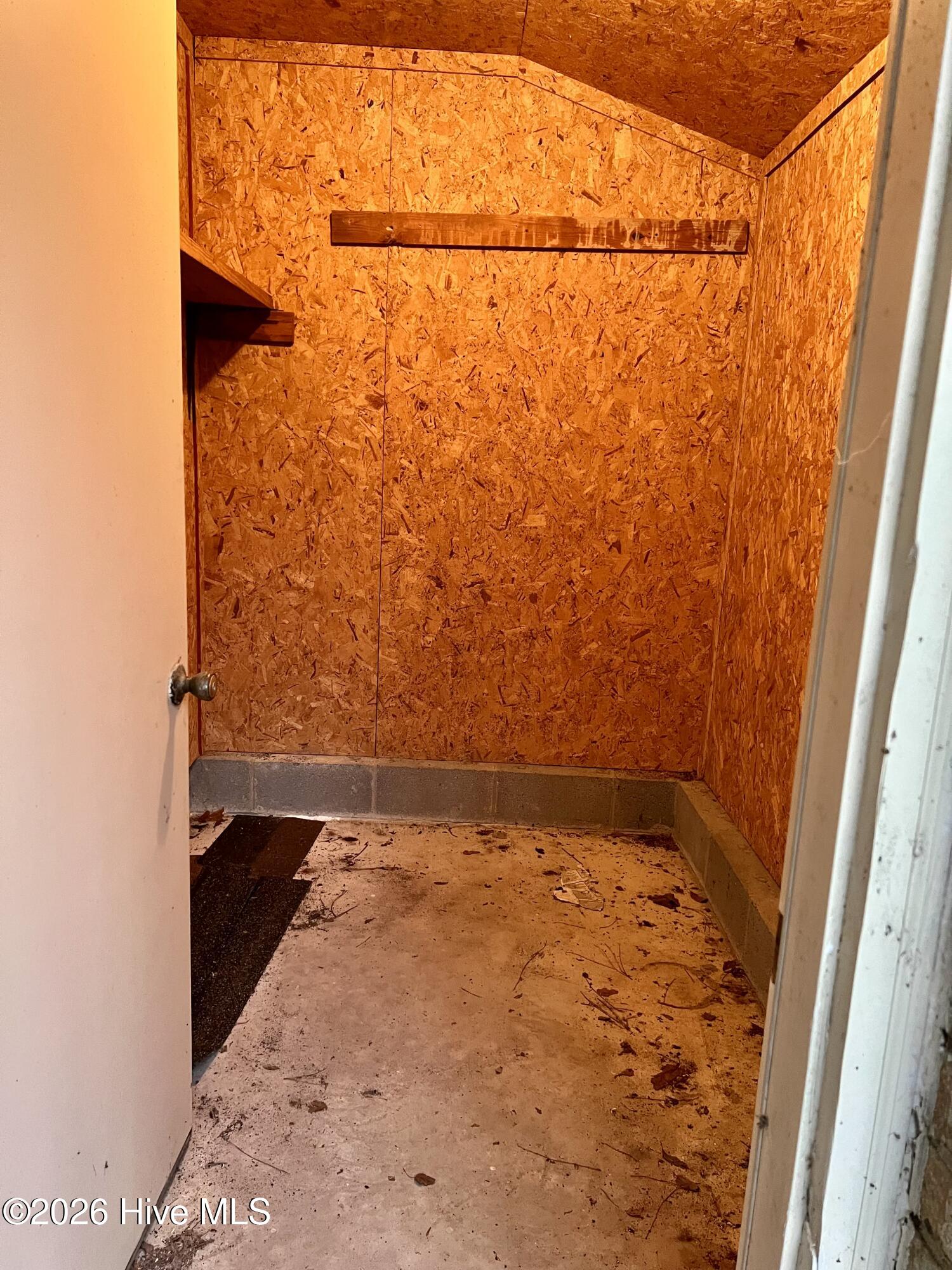 100564065 | Photo 38