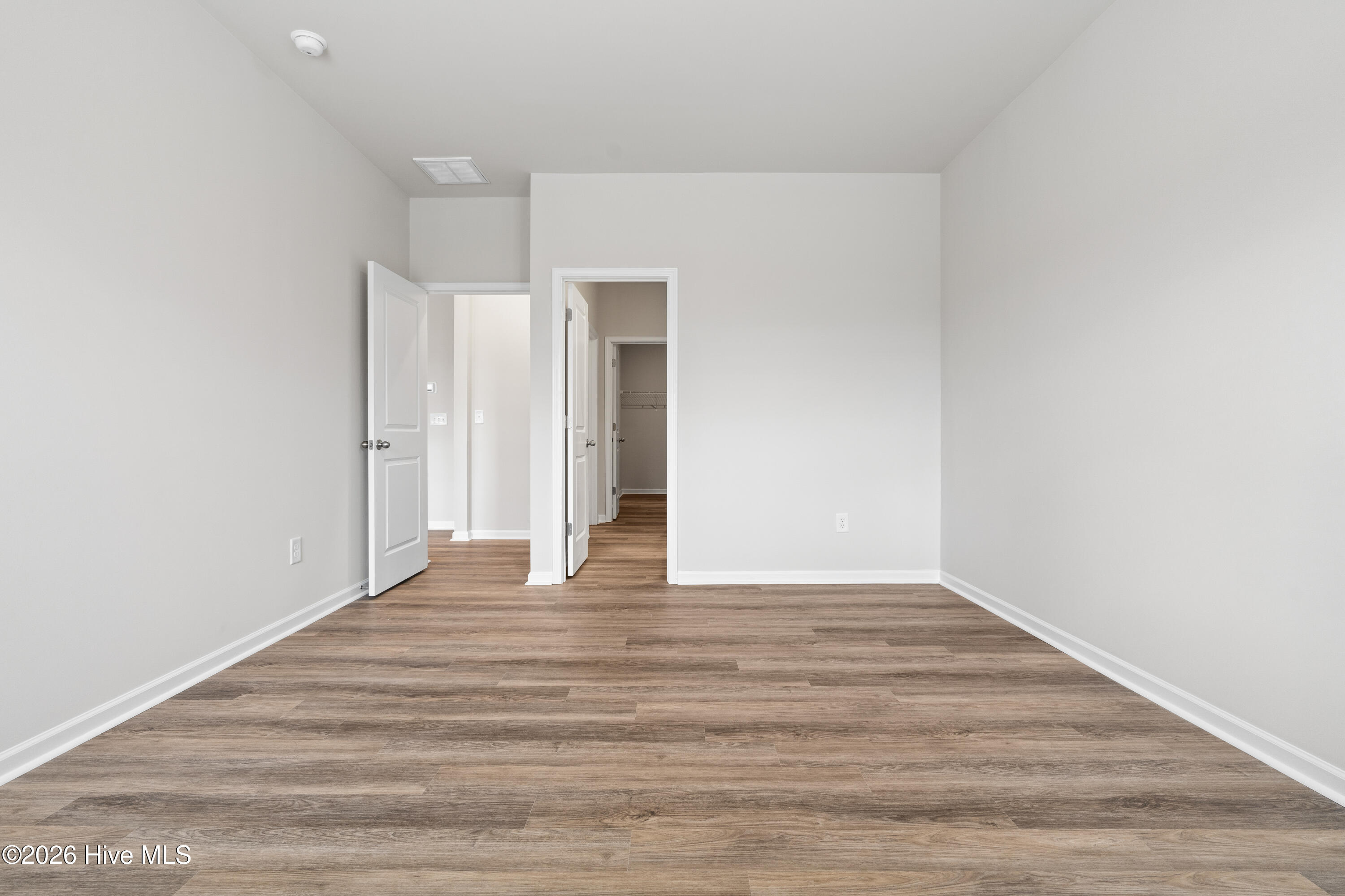 100567878 | Photo 18