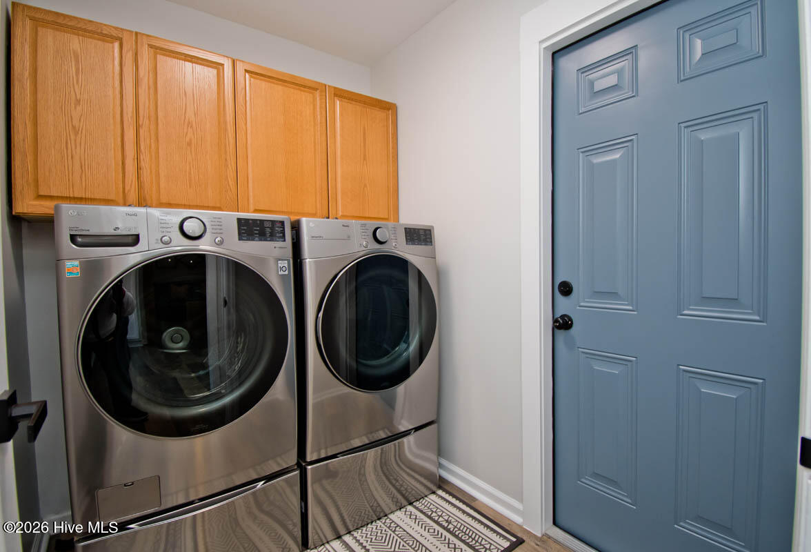 100569264 | Photo 26