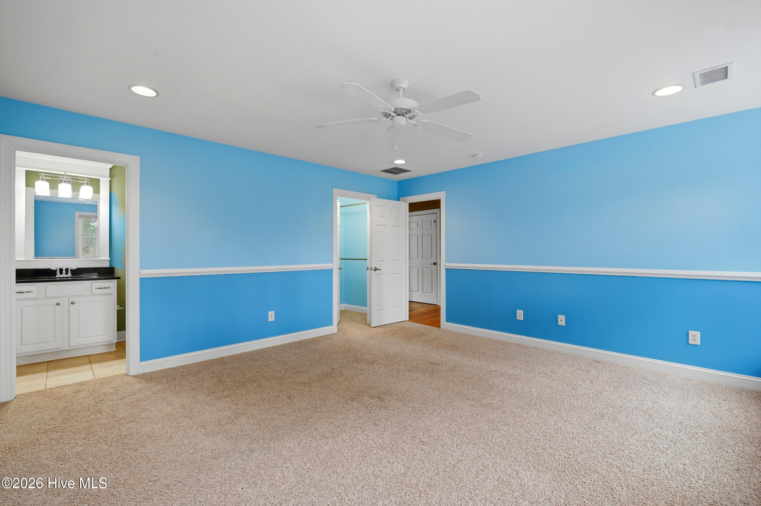 100566380 | Photo 30