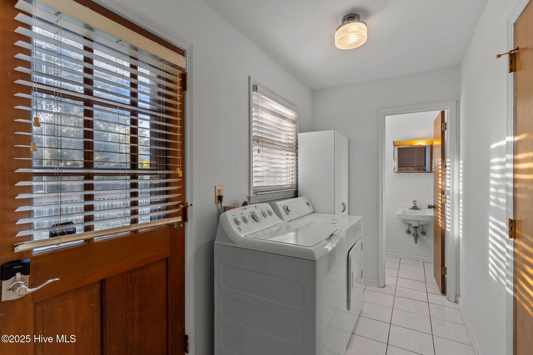 100545150 | Photo 11