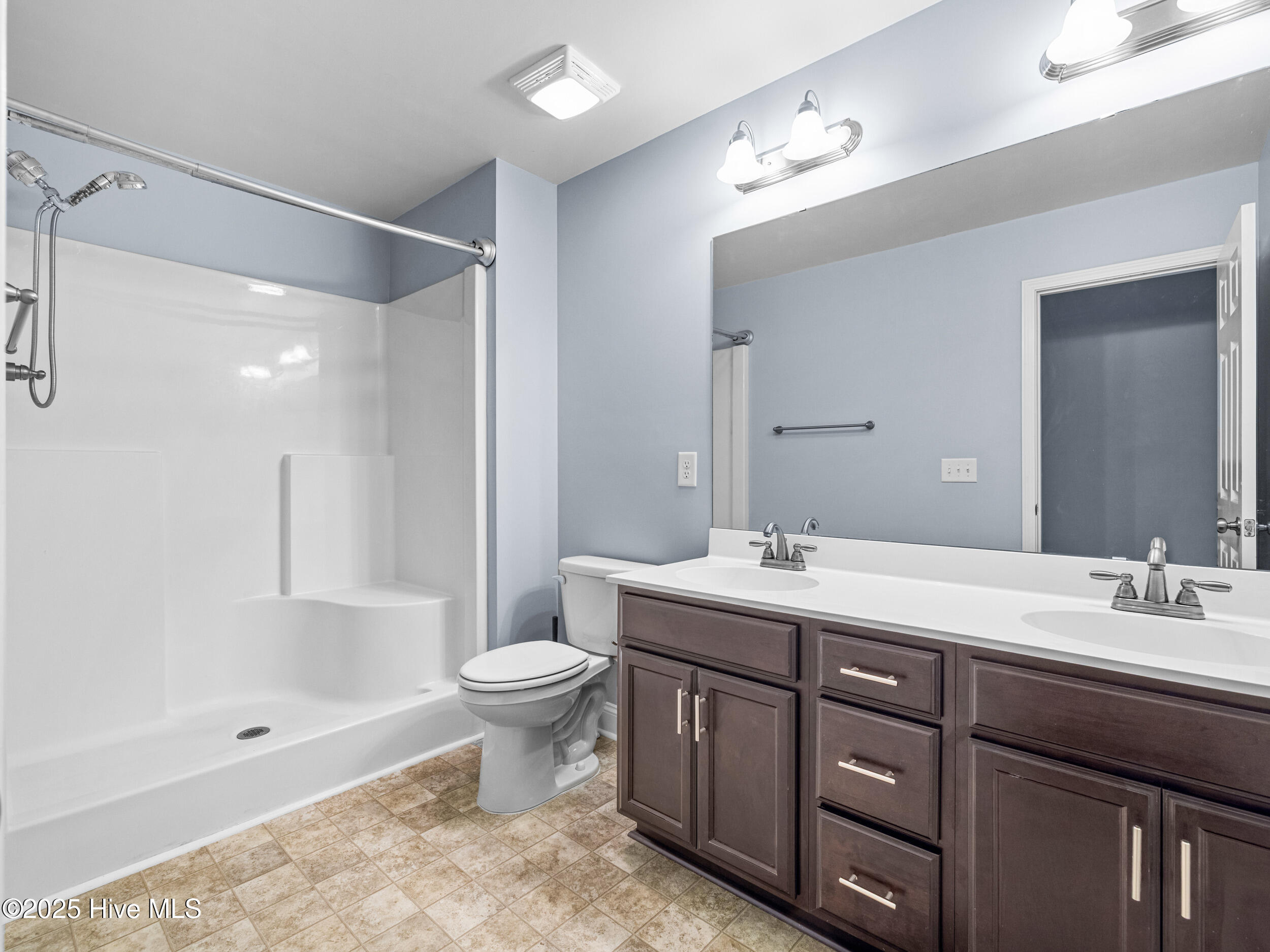 100545944 | Photo 11