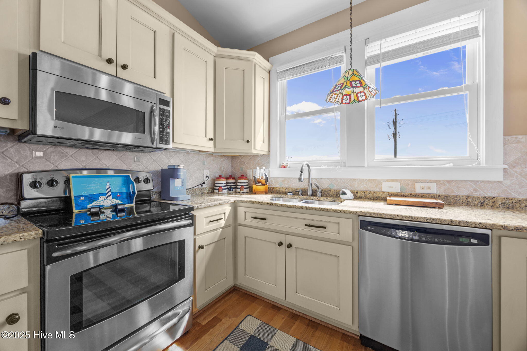 100525610 | Photo 20