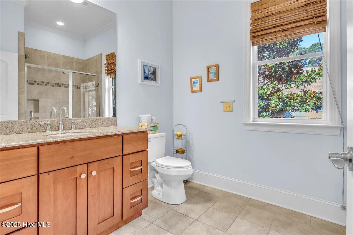 100556407 | Photo 35