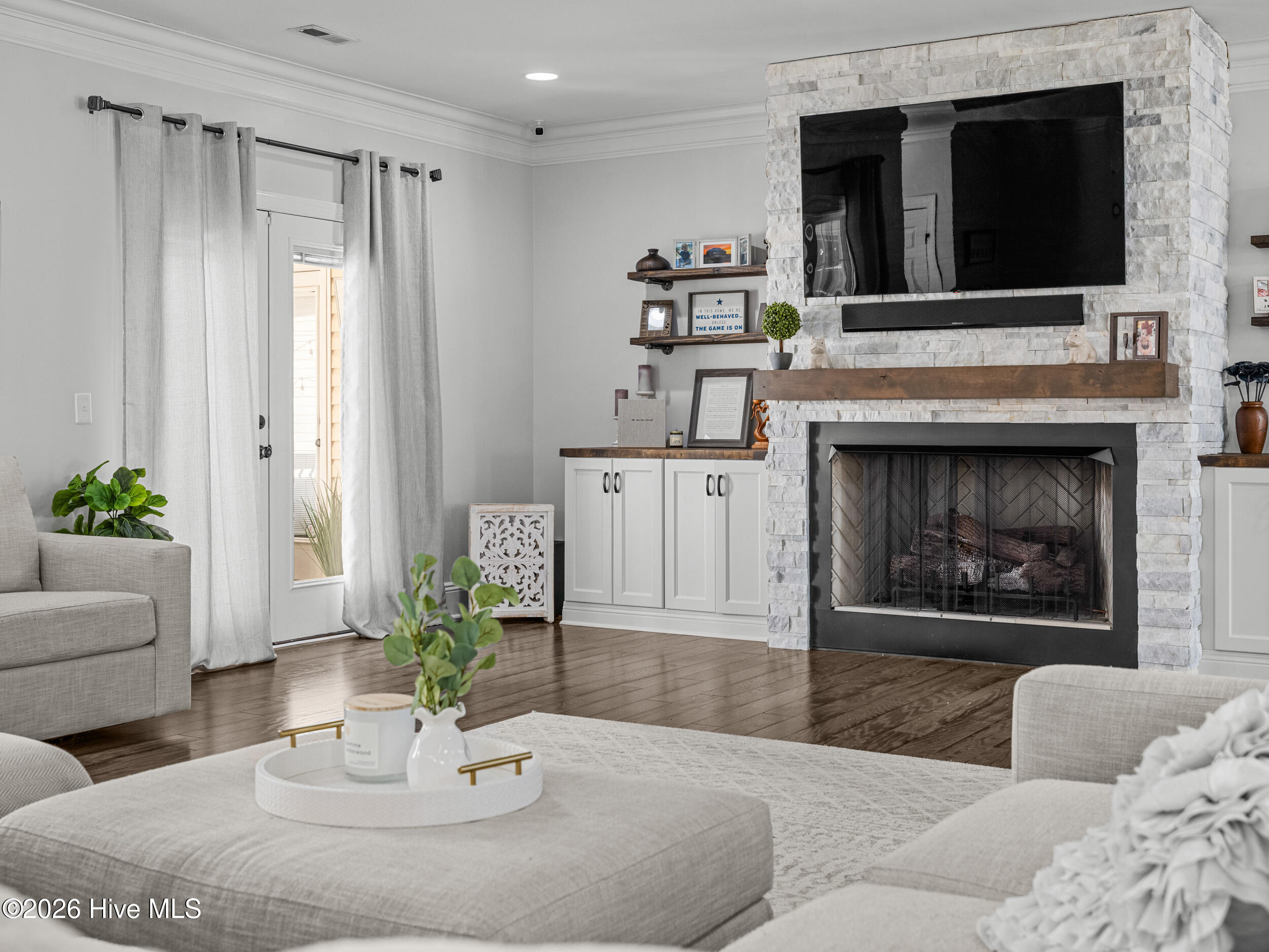 100557590 | Photo 12