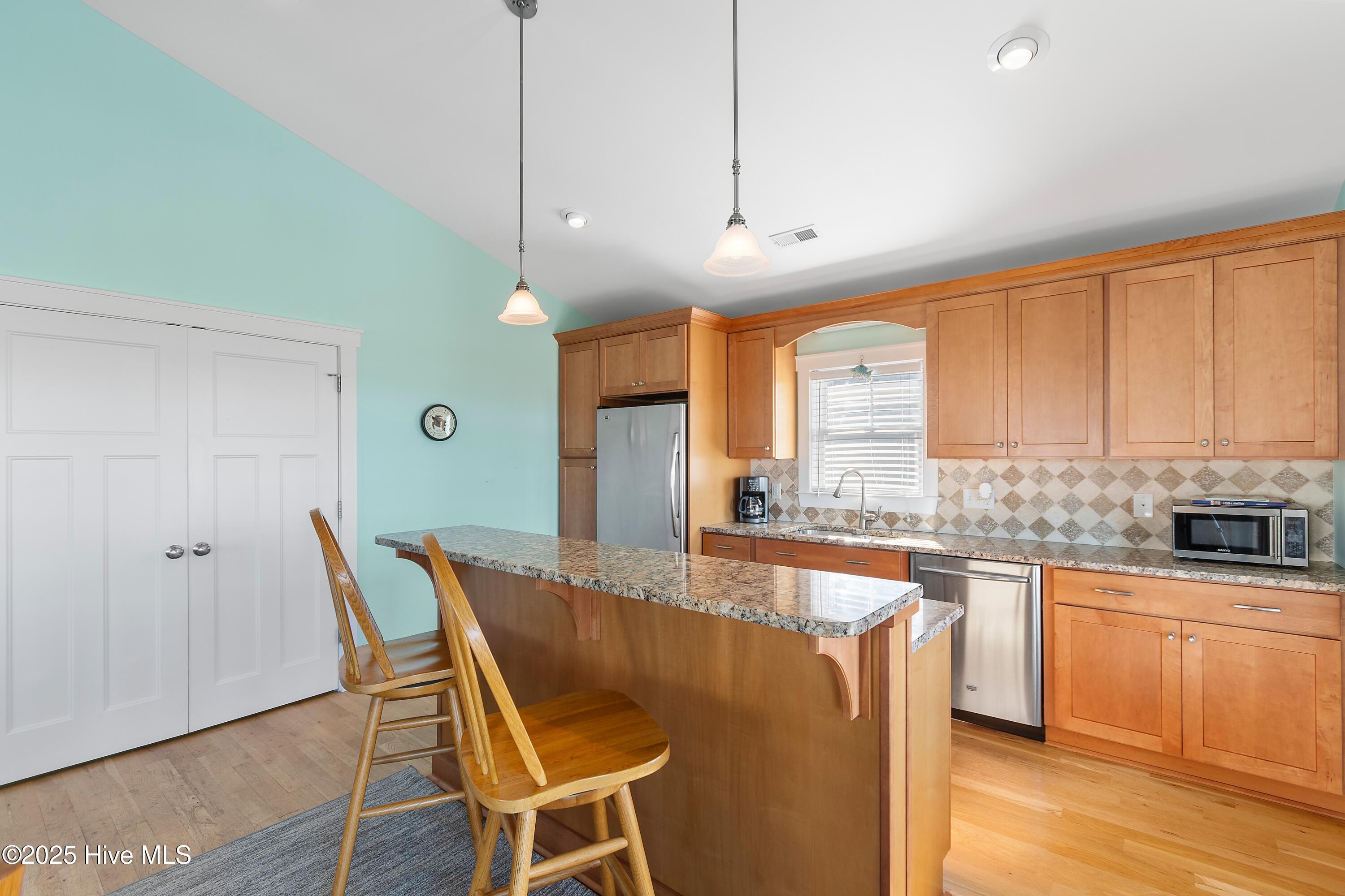 100541984 | Photo 19