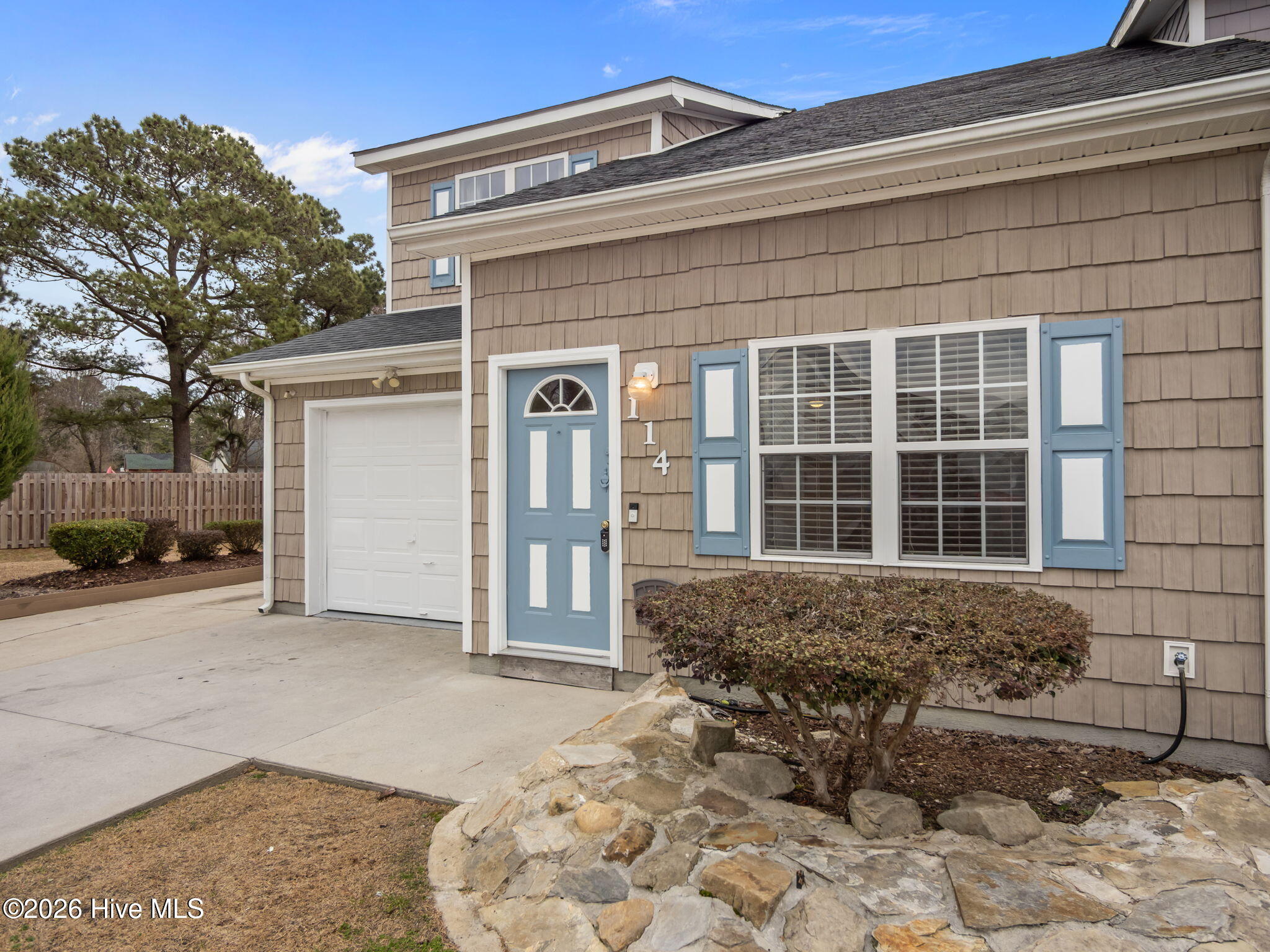 100548288 | Photo 26