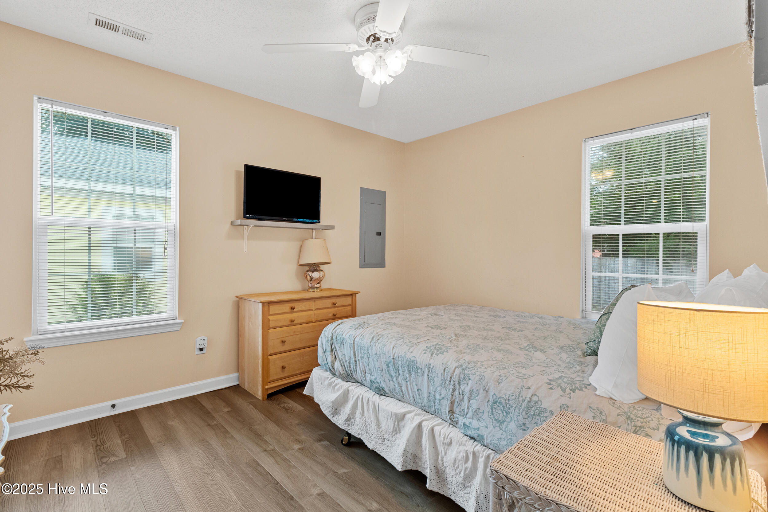 100525296 | Photo 24