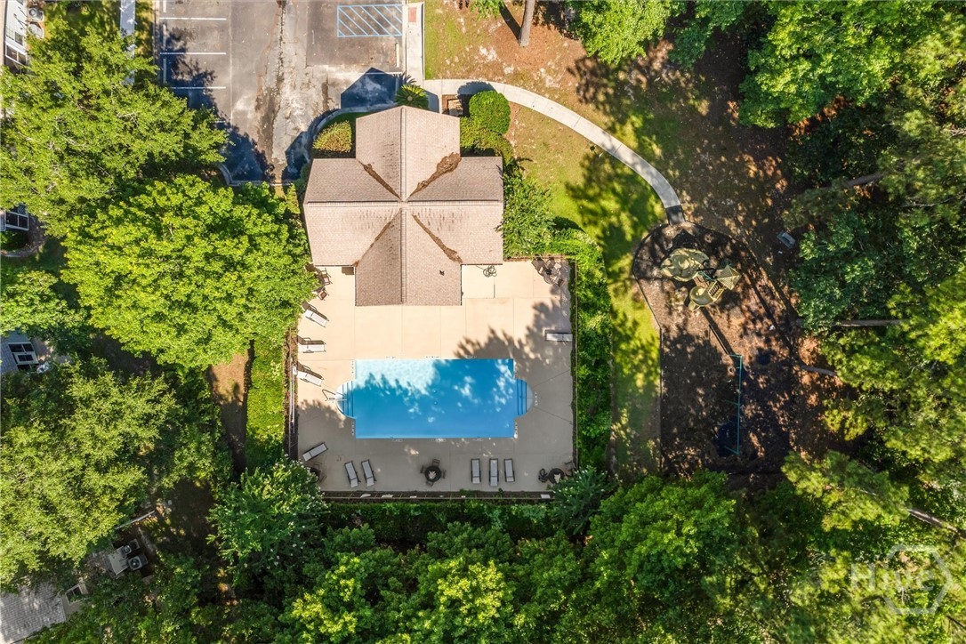 Stone Lake Townhomes community amenities.