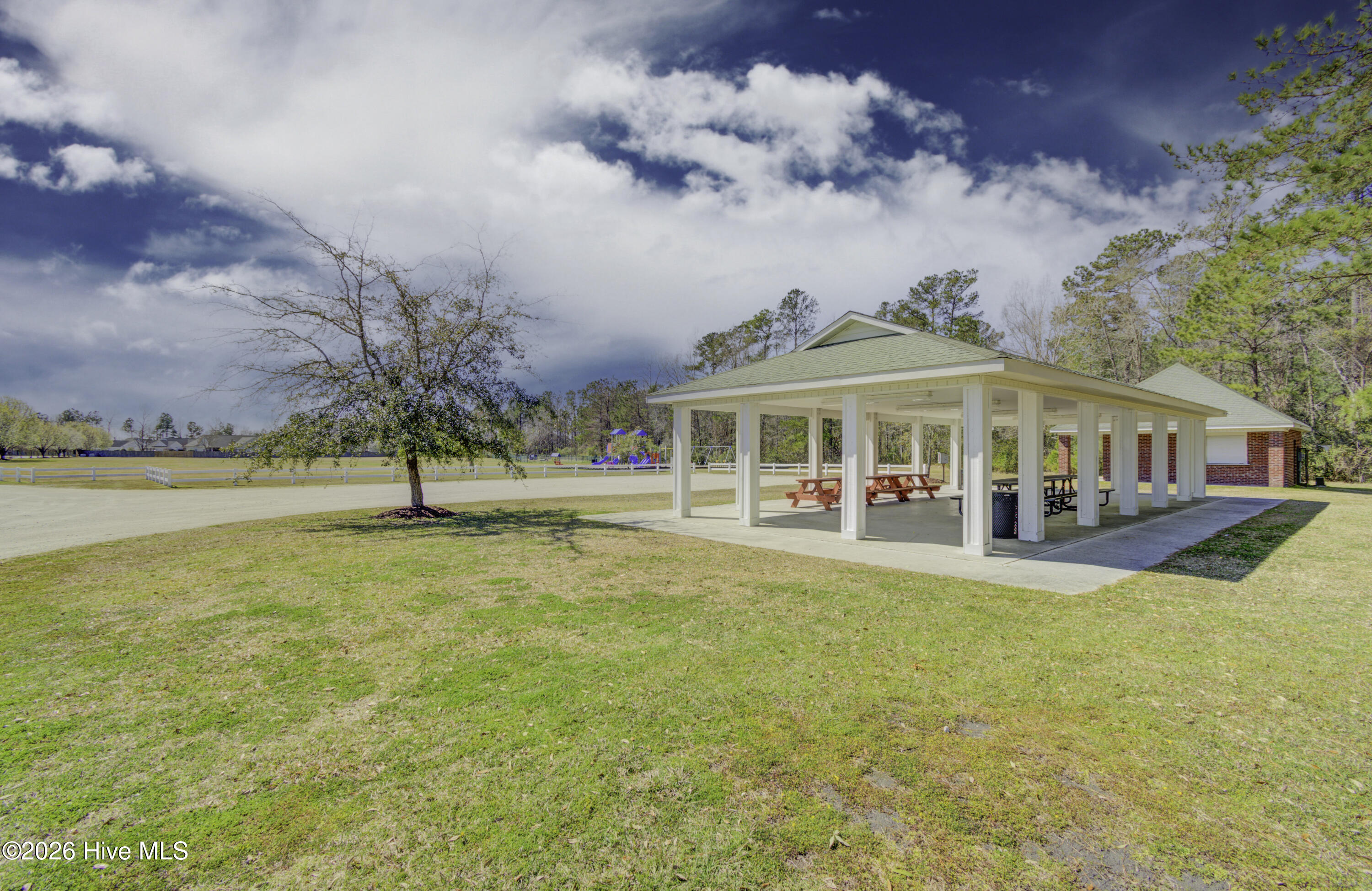 100549263 | Photo 74