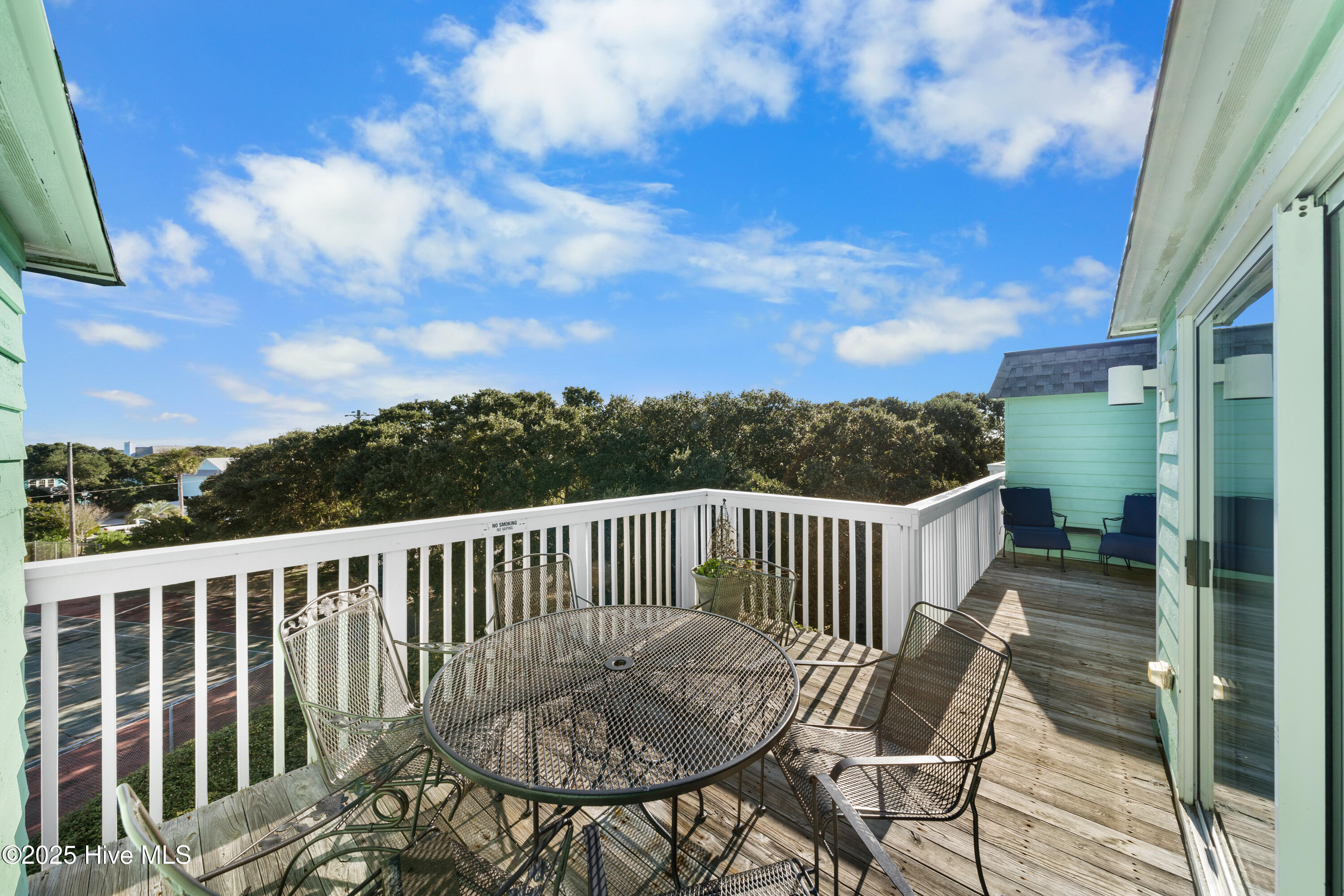 100562977 | Photo 35