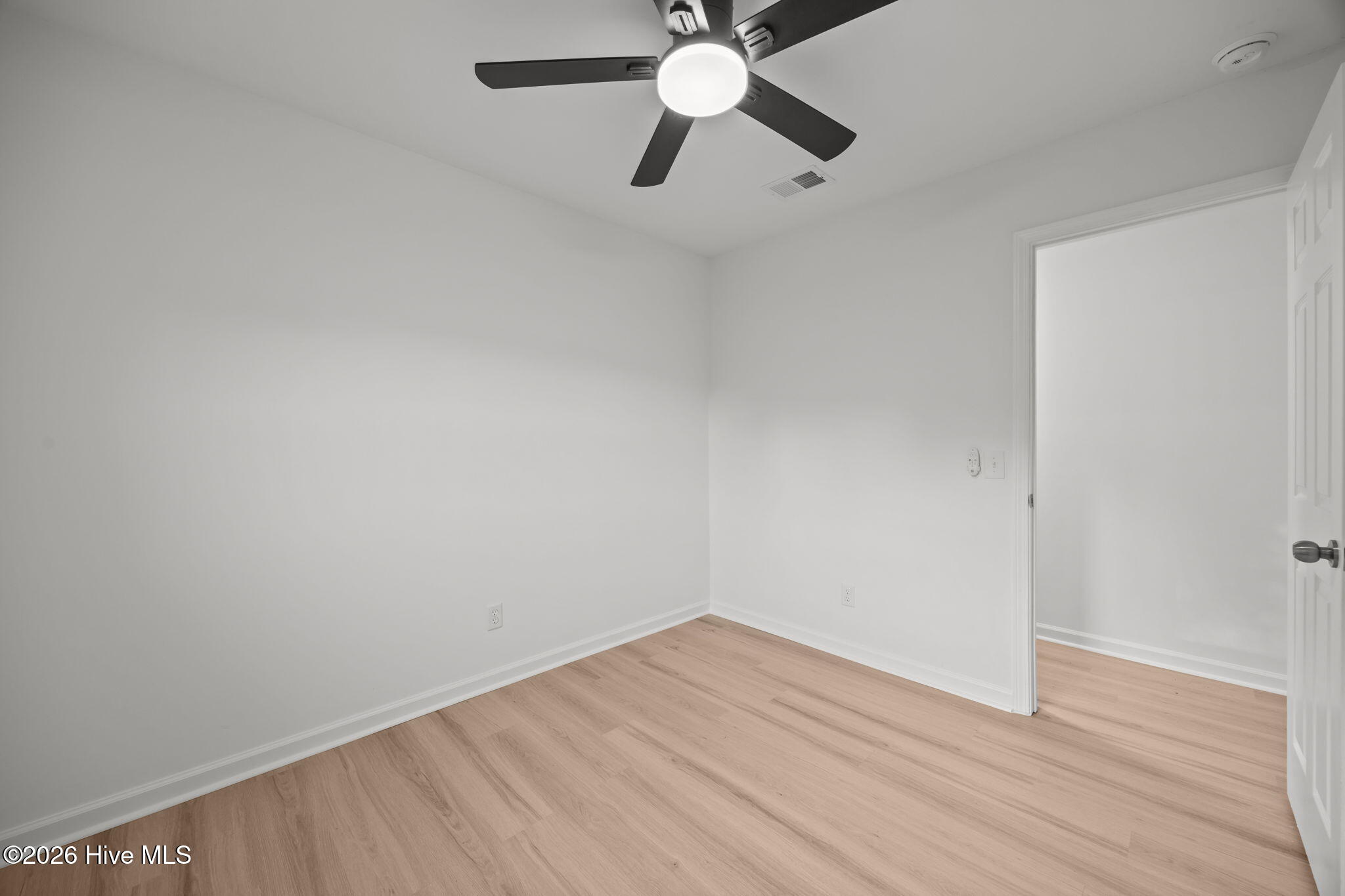 100548190 | Photo 27