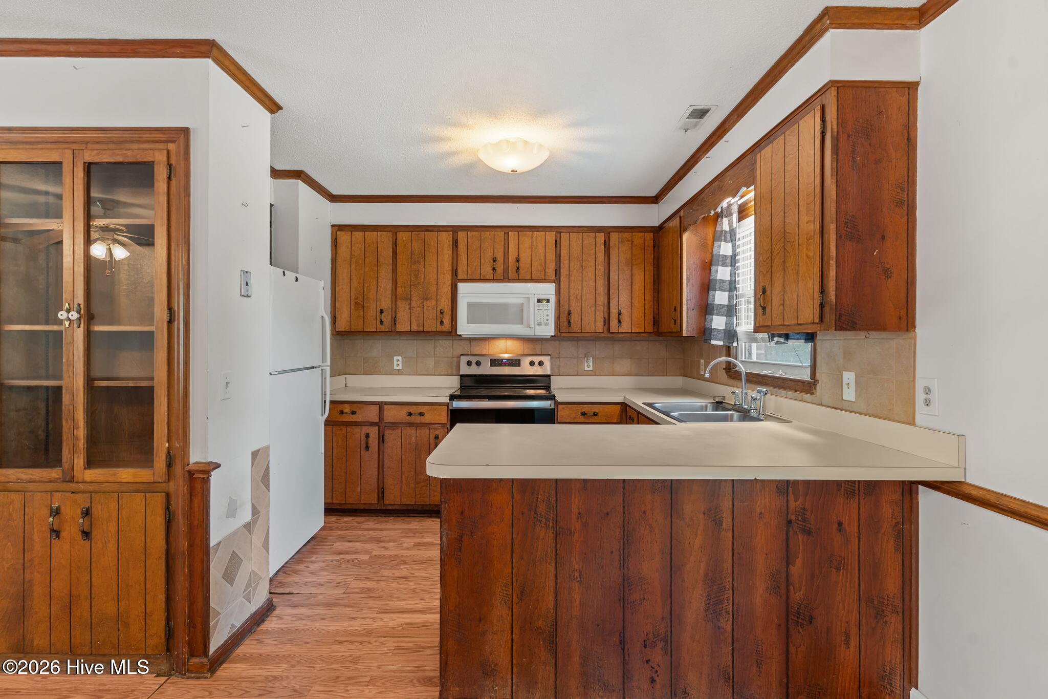 100569090 | Photo 11