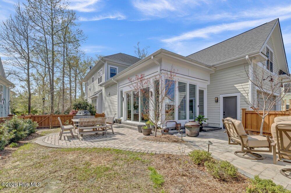 100561379 | Photo 55