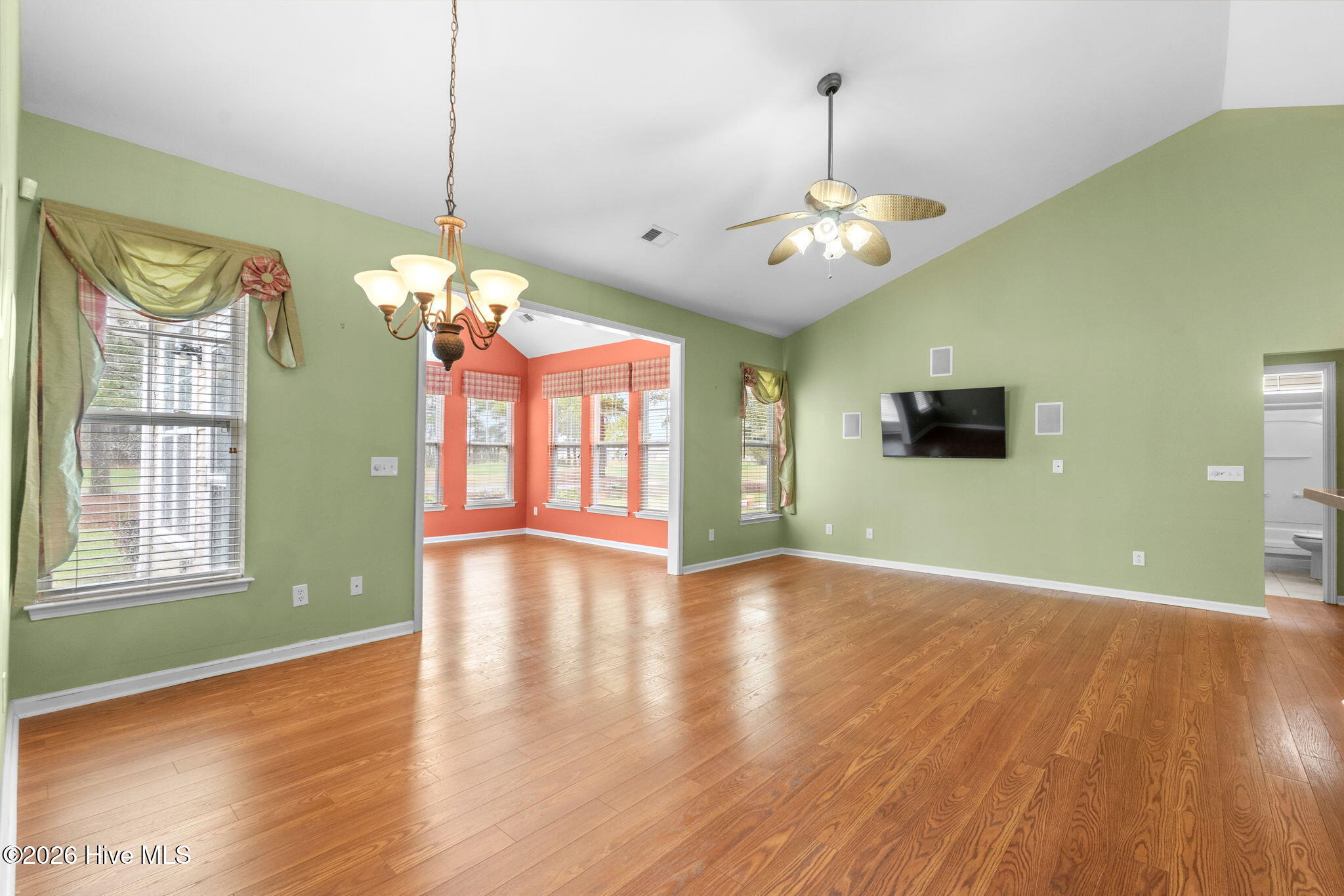 100493950 | Photo 17