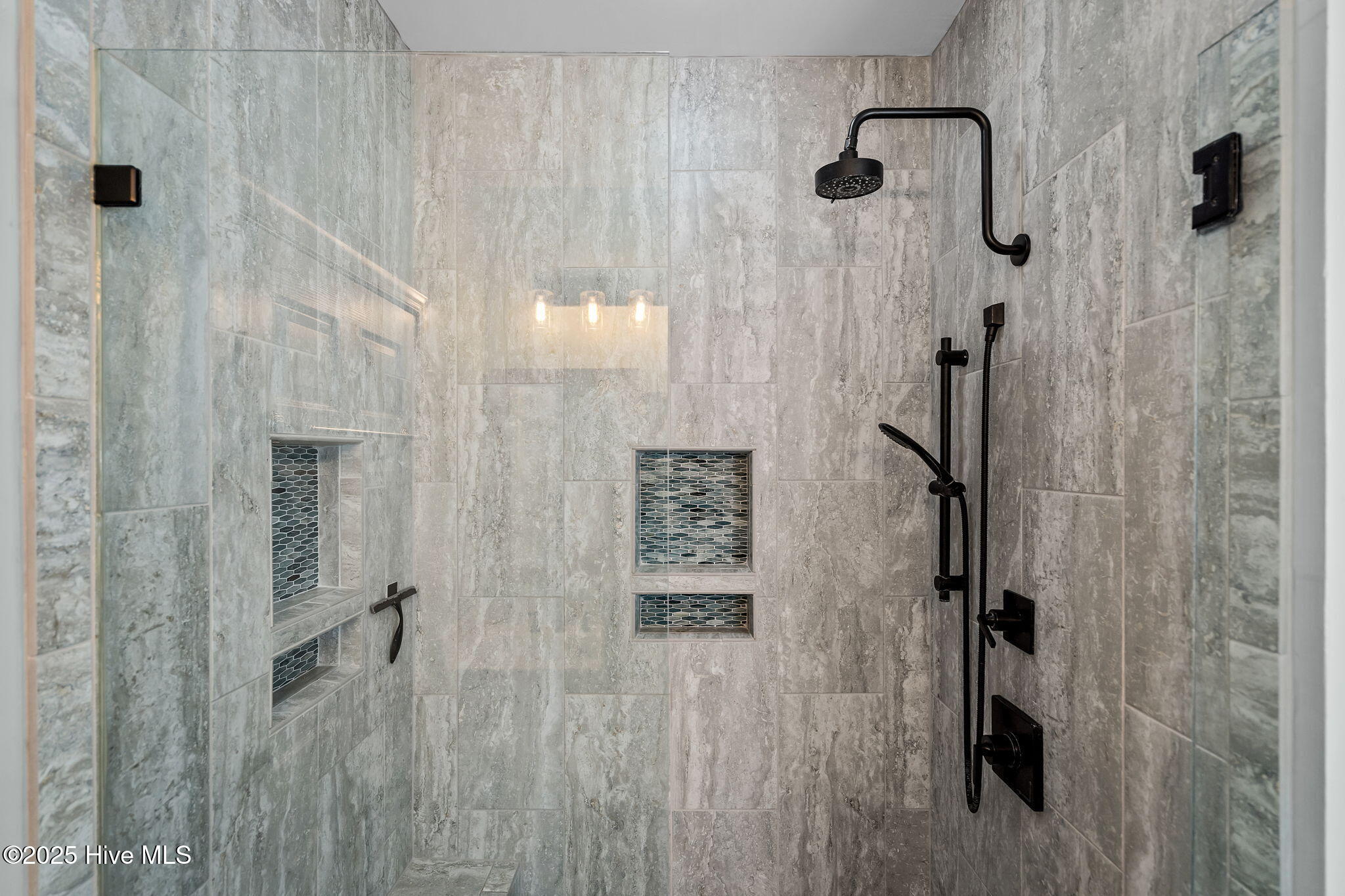 100546584 | Photo 17