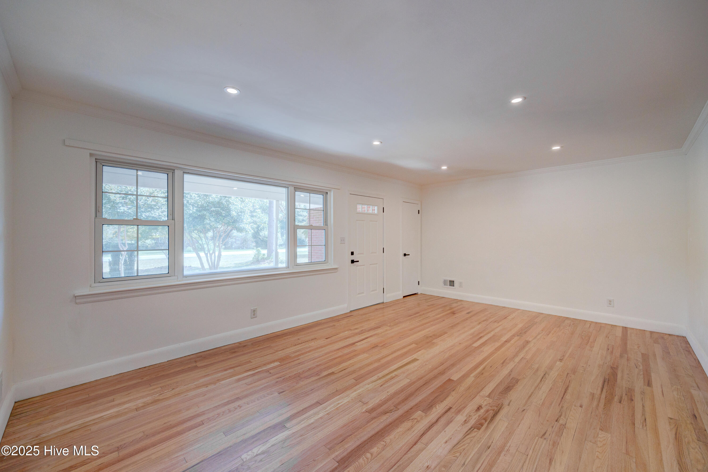 100531788 | Photo 23