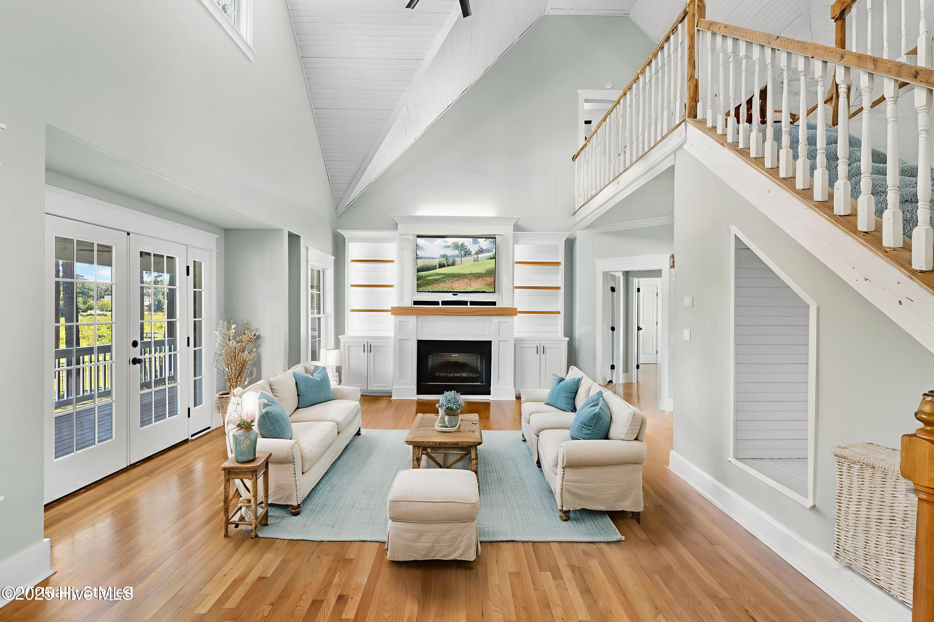 100526729 | Photo 35