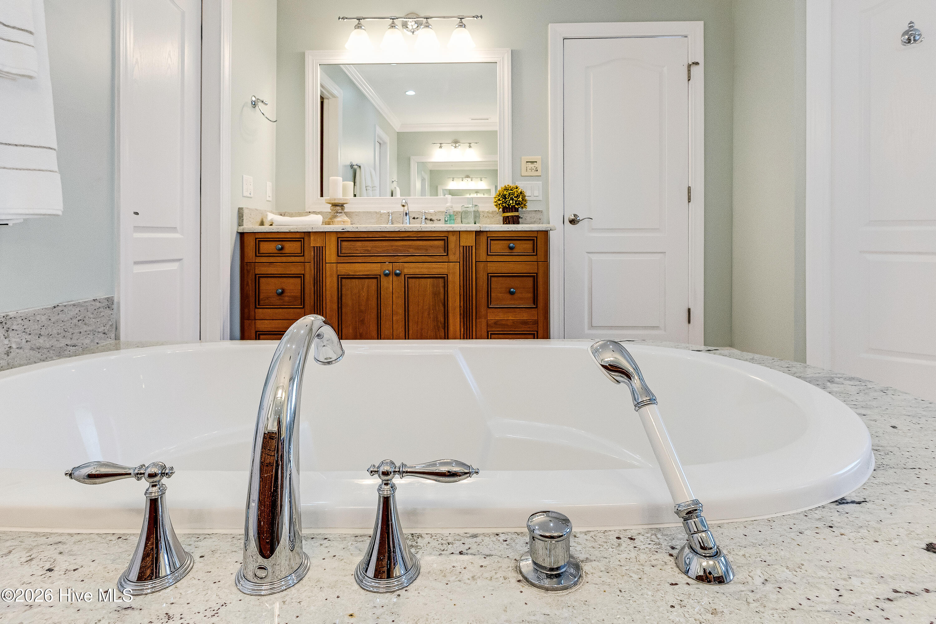 100567897 | Photo 54