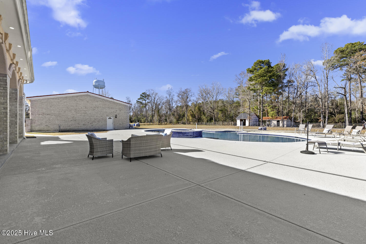 100546022 | Photo 72