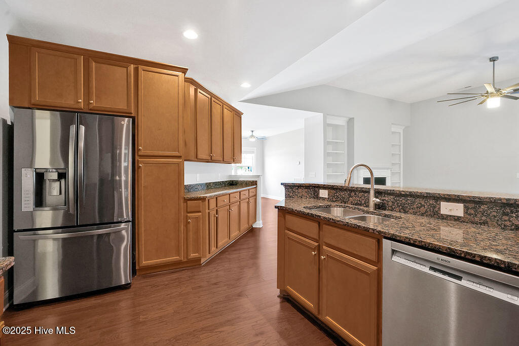 100550184 | Photo 22