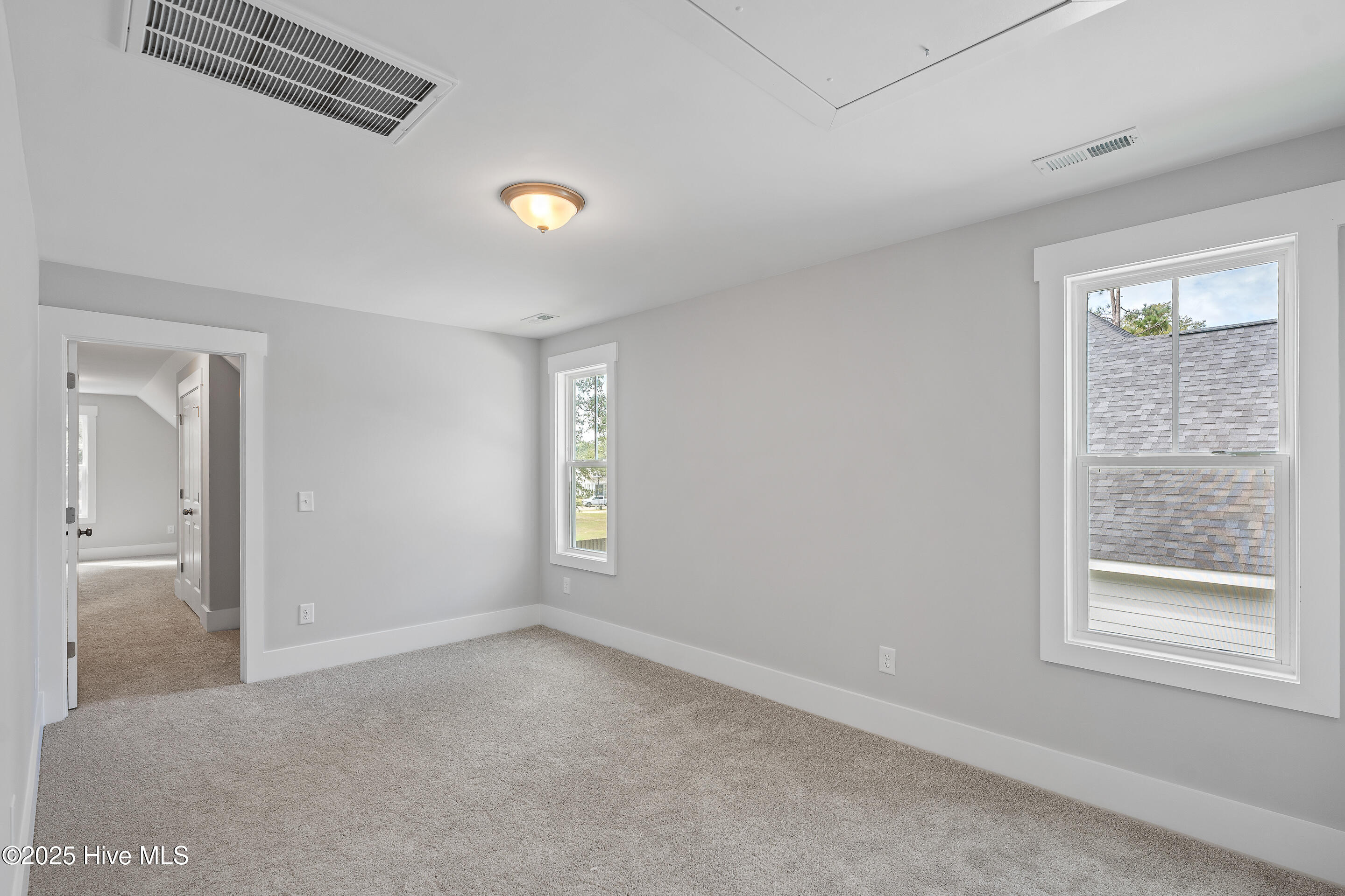 100506457 | Photo 43