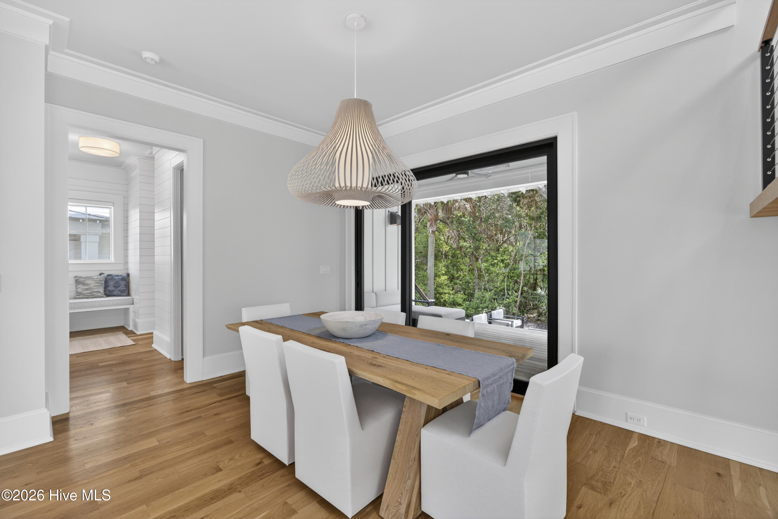 100566186 | Photo 27