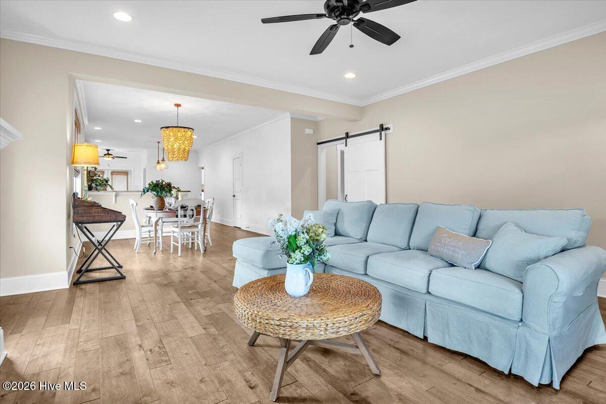 100558839 | Photo 16