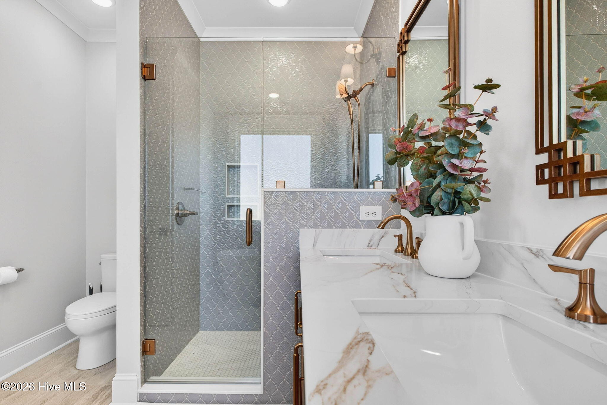 100570262 | Photo 31