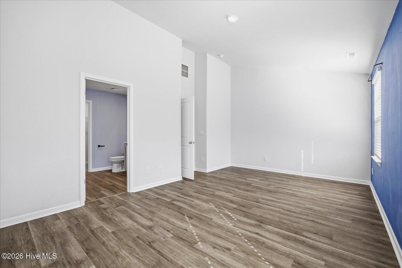 100548049 | Photo 57