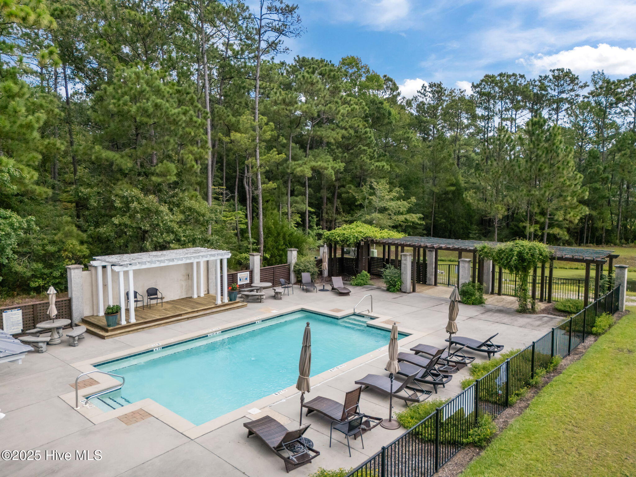 100524220 | Photo 43