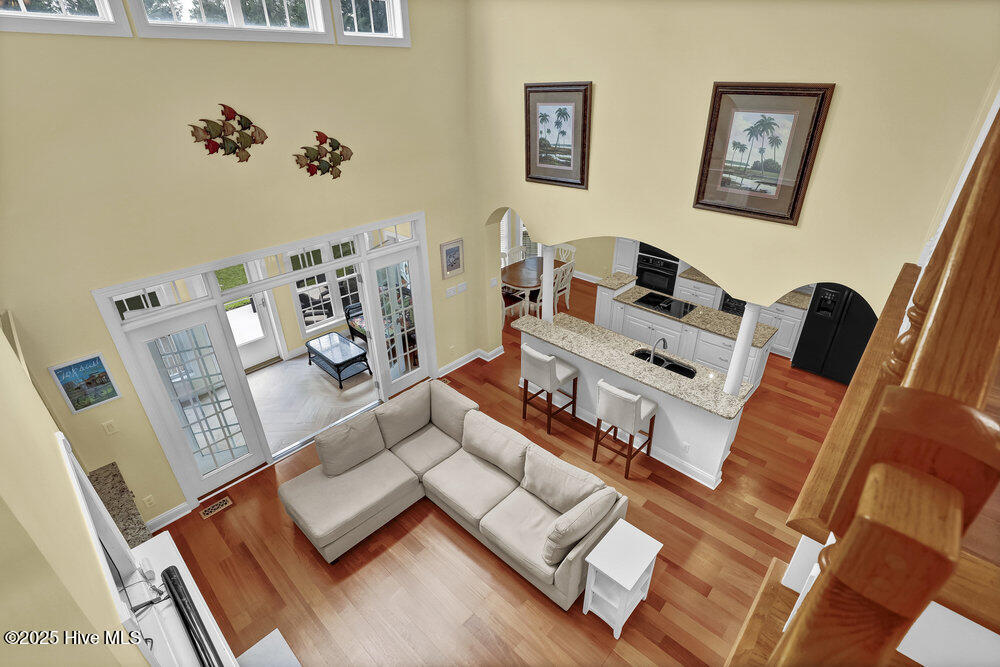 100513085 | Photo 11