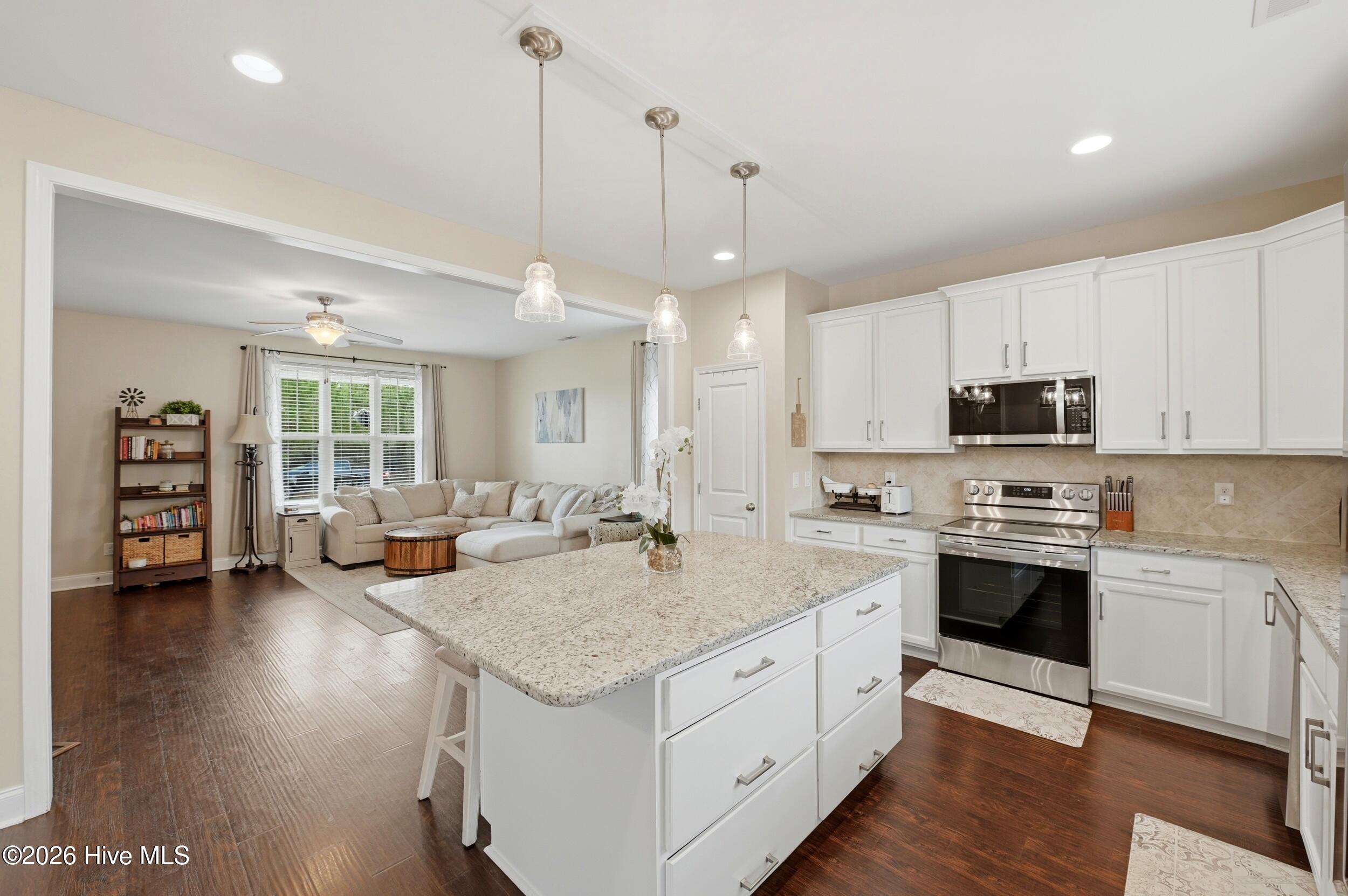 100560210 | Photo 10