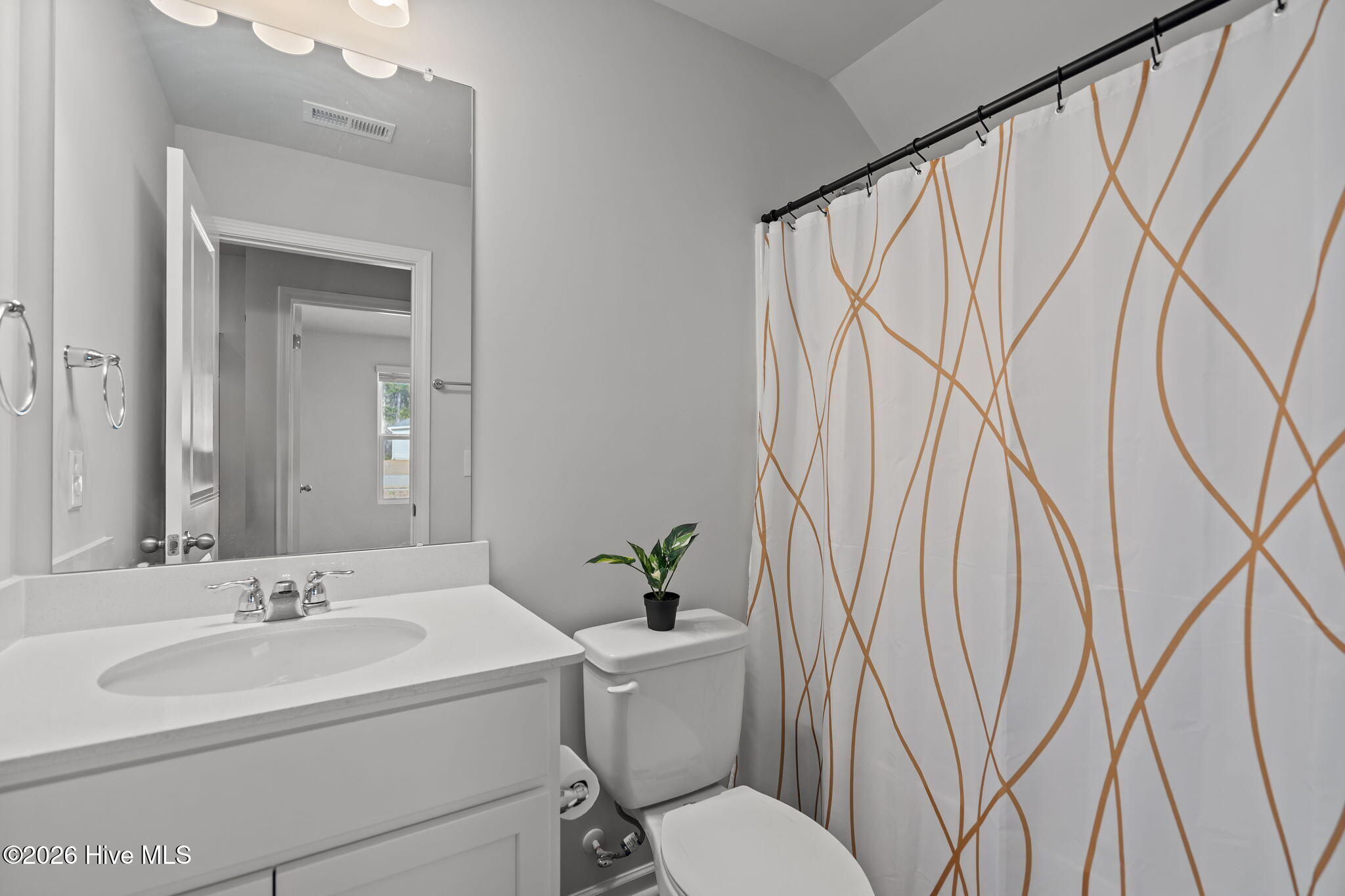 100551005 | Photo 11