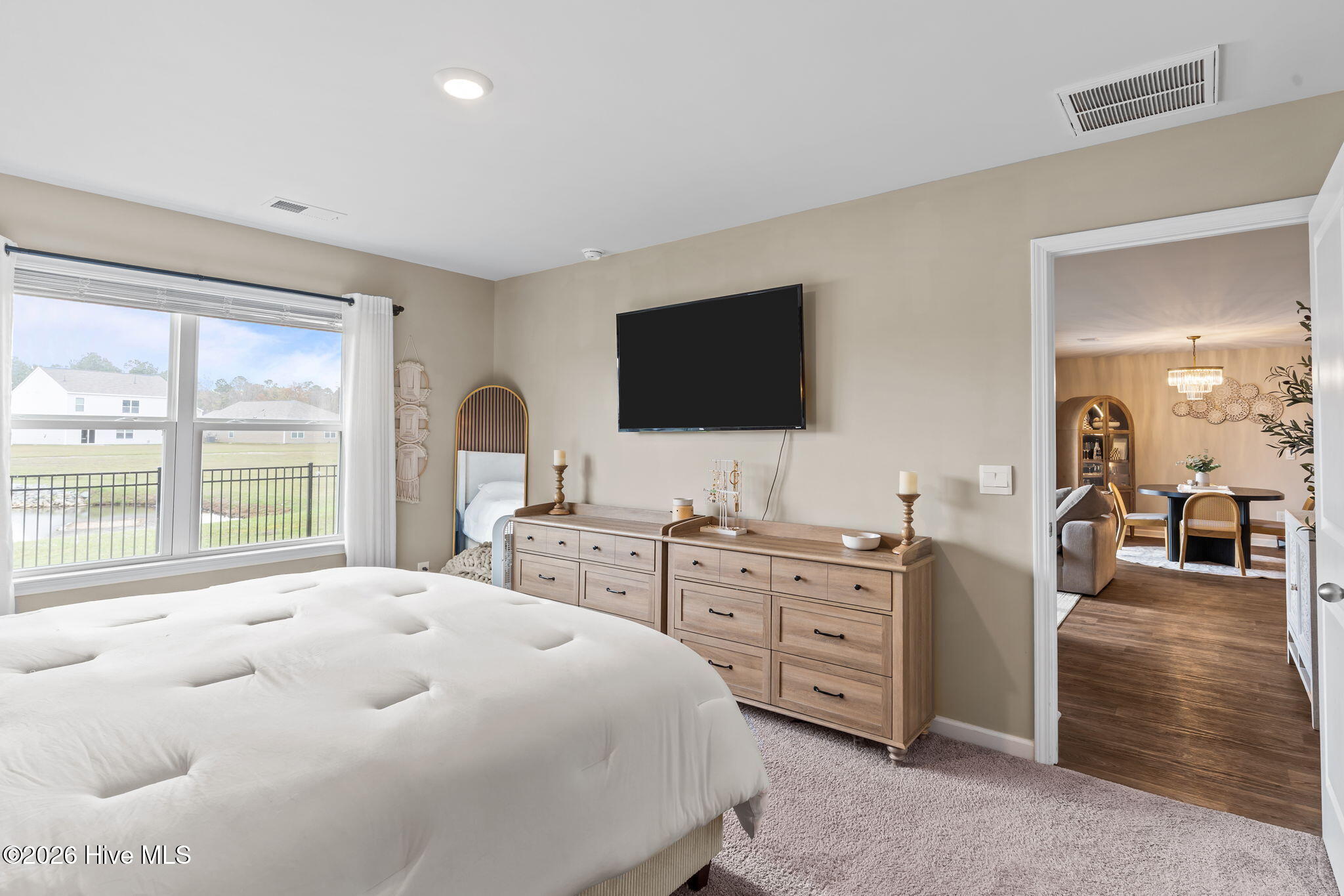 100558929 | Photo 30