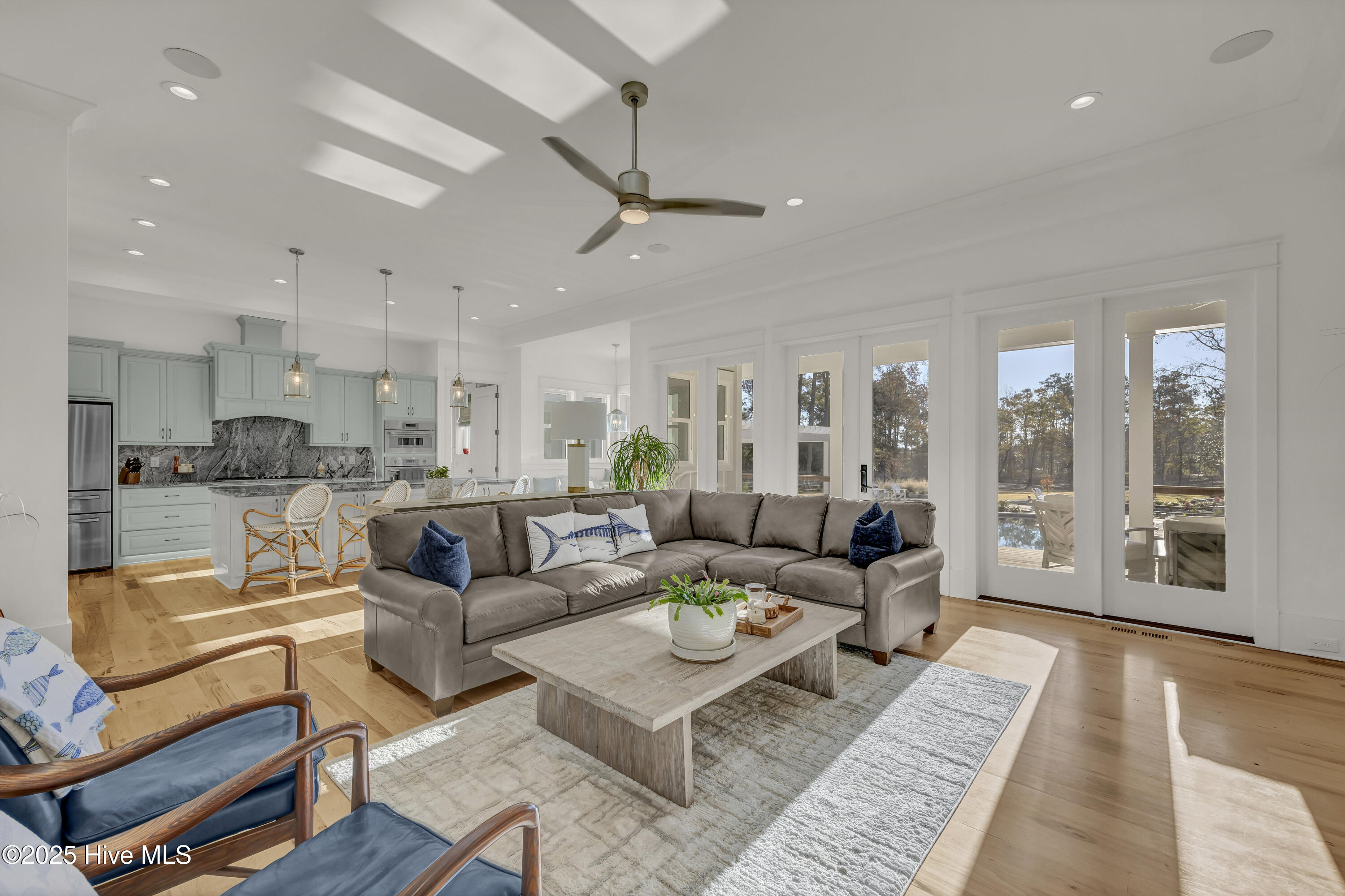 100543149 | Photo 15