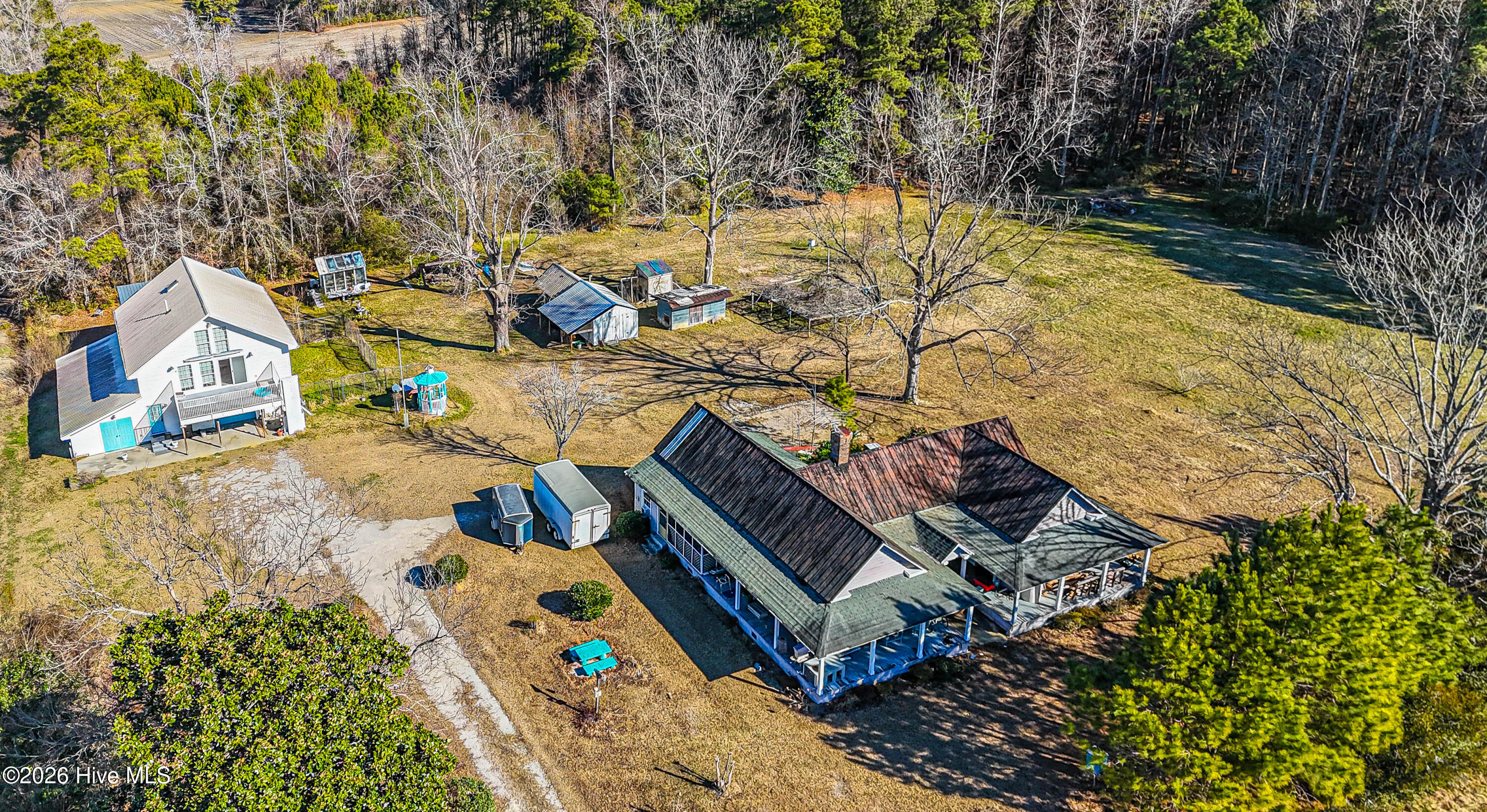 100549840 | Photo 38