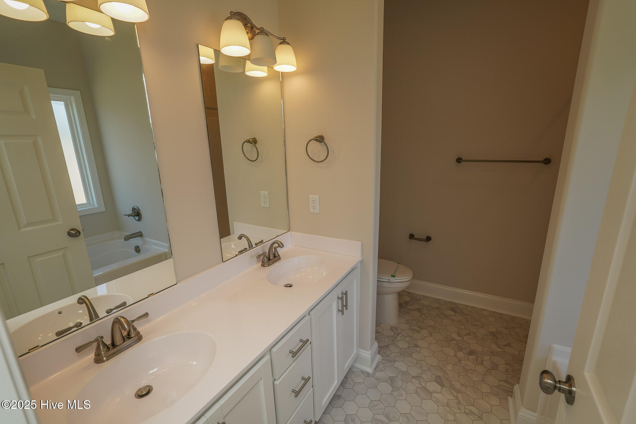 100488193 | Photo 16