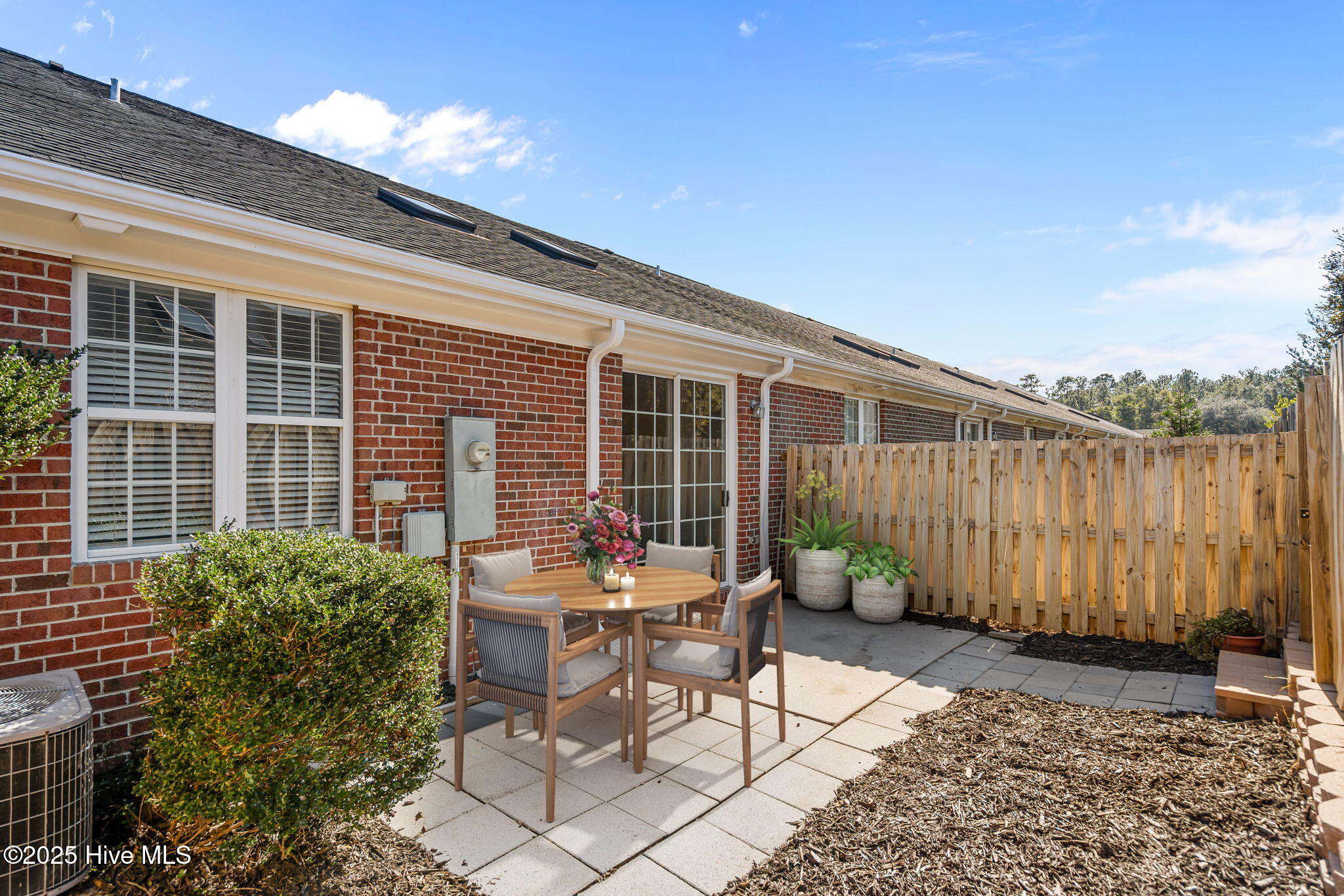 100540244 | Photo 38