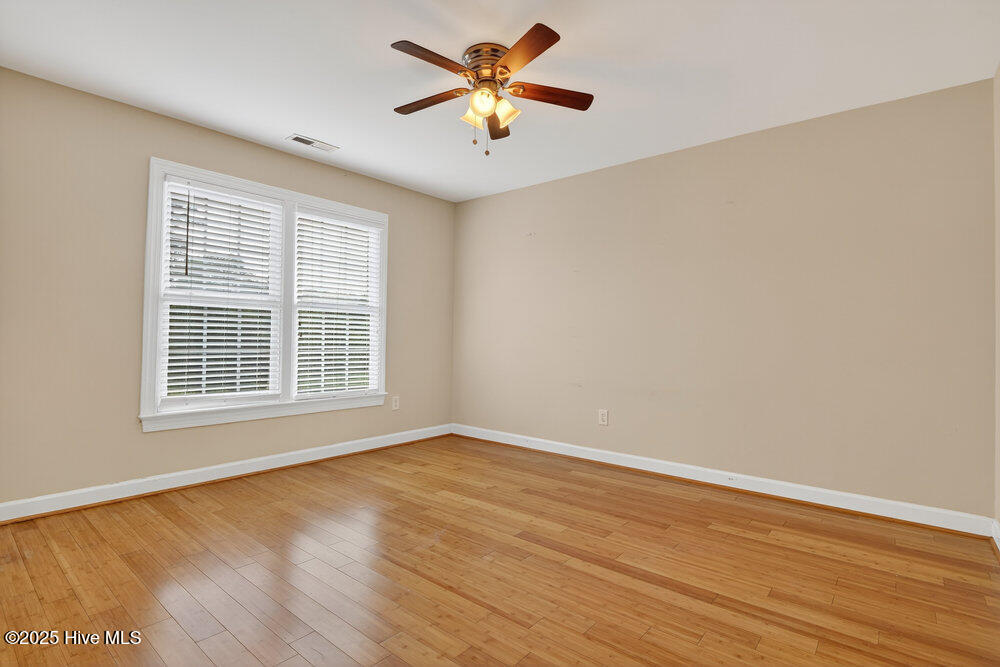 100526885 | Photo 21