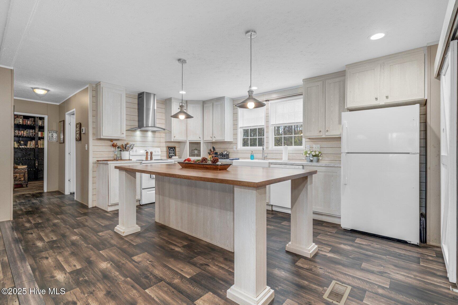 Homes for sale in Lucama, NC | 6434 Perry Rd, Lucama, NC 27851 | MLS# 100541021