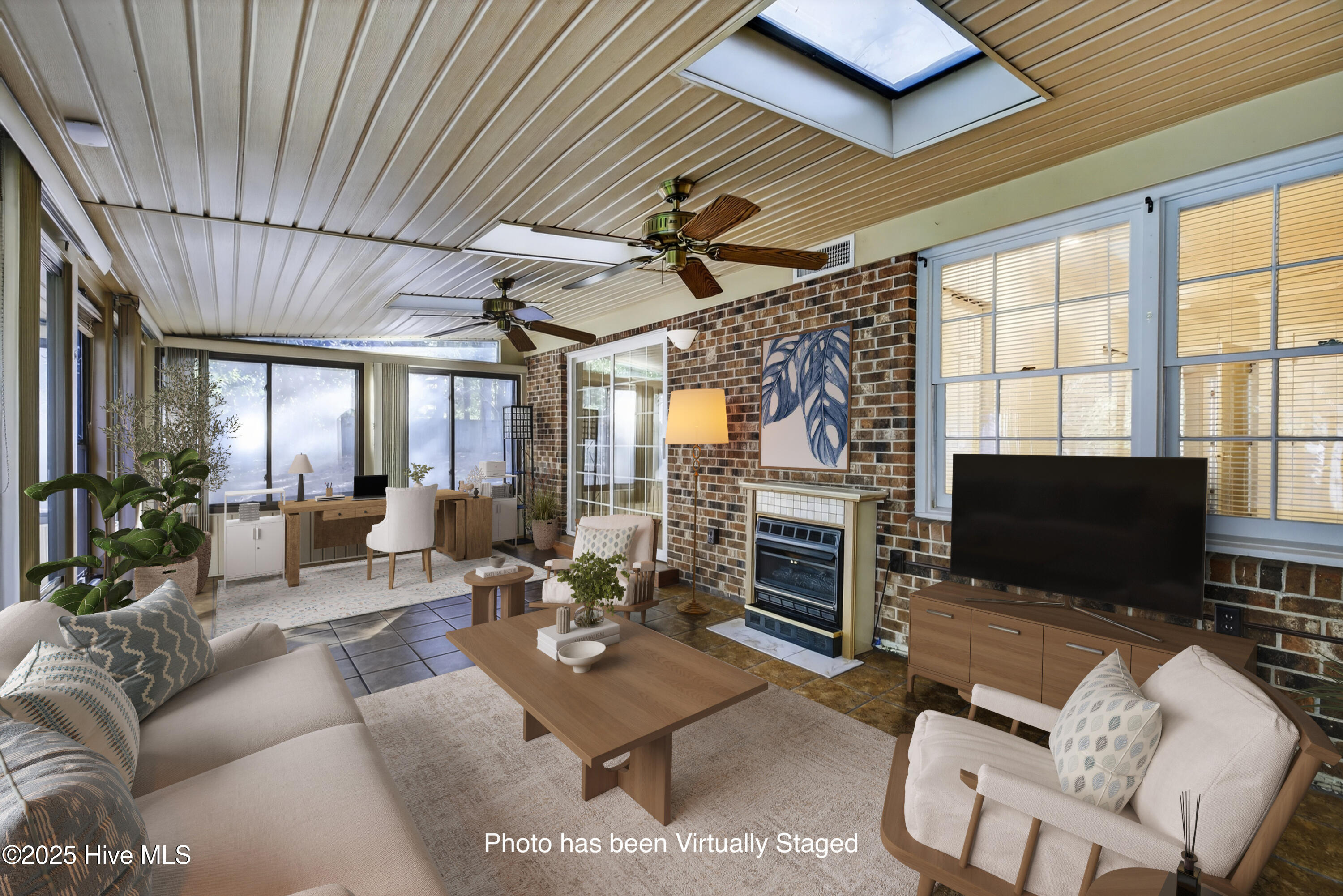 100546761 | Photo 14