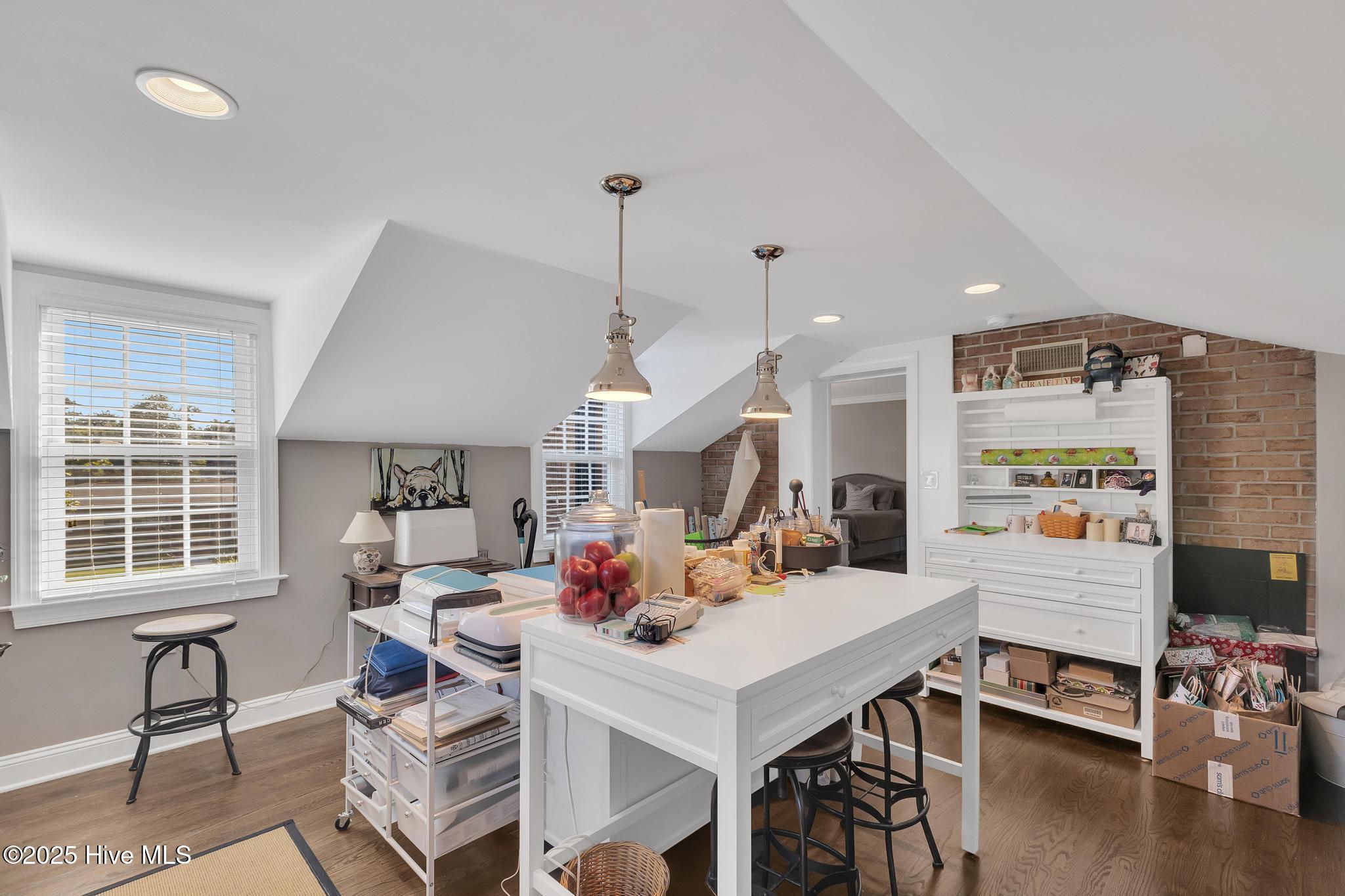 100527249 | Photo 45