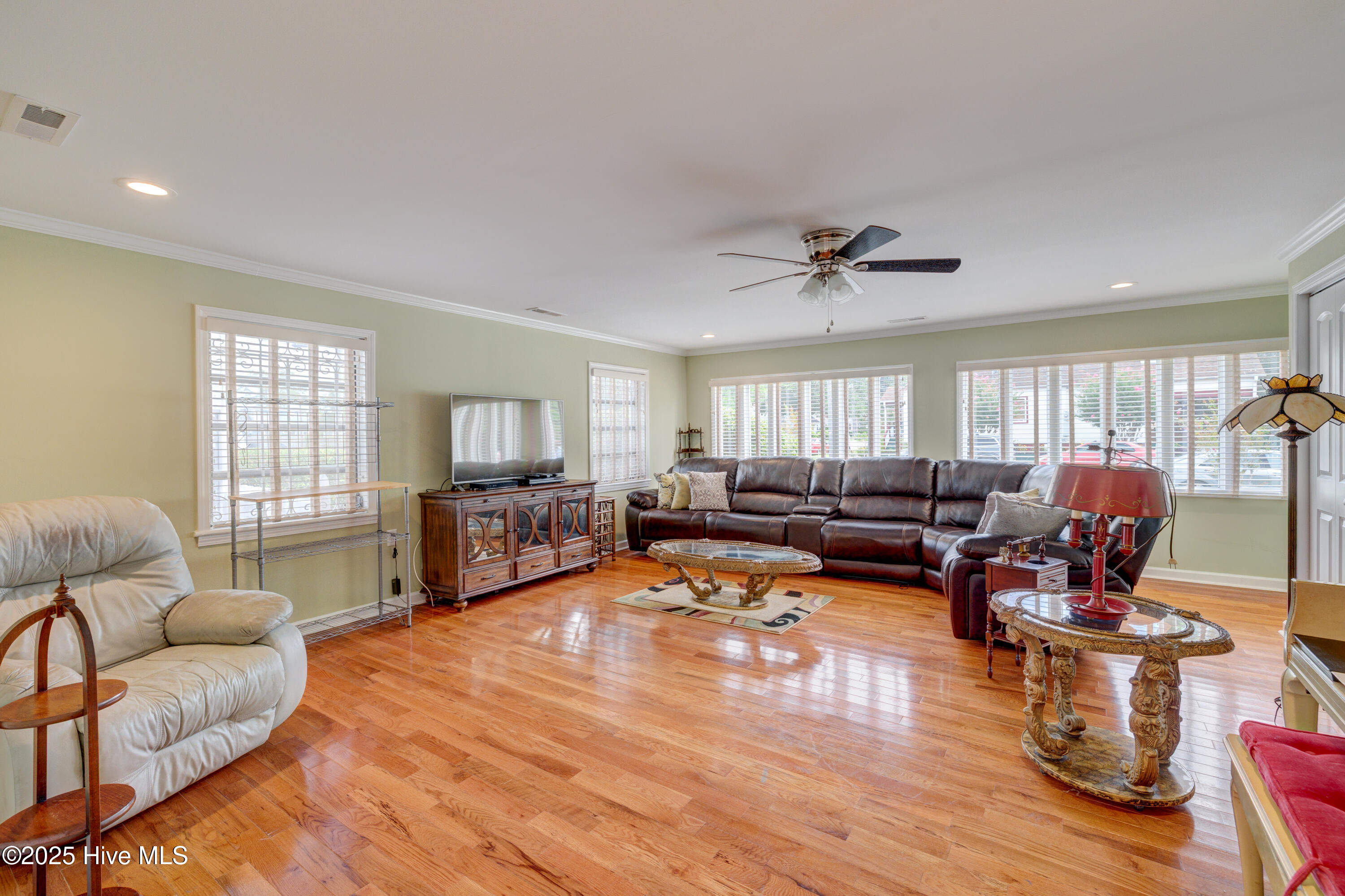 100523931 | Photo 21