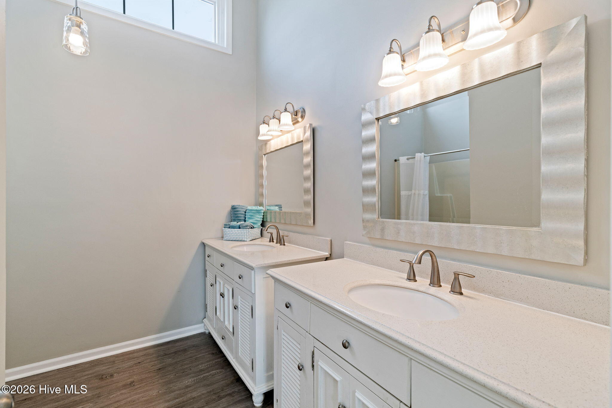 100555700 | Photo 18